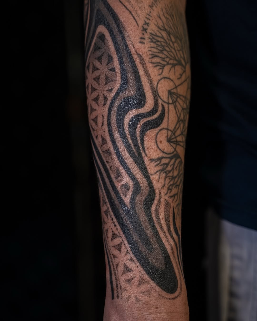 Tattoo by @largedrpeppa β blackwork, geometric