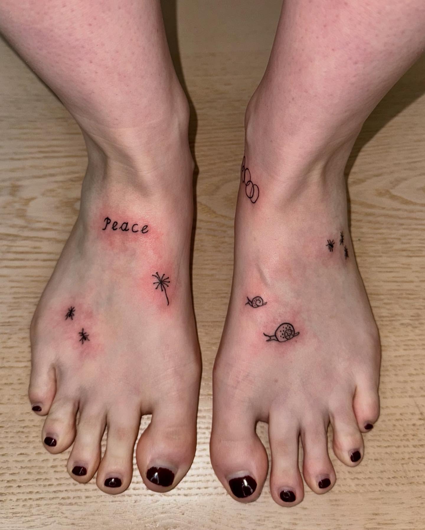 Peace dotwork tattoo on the foot by 림구타투