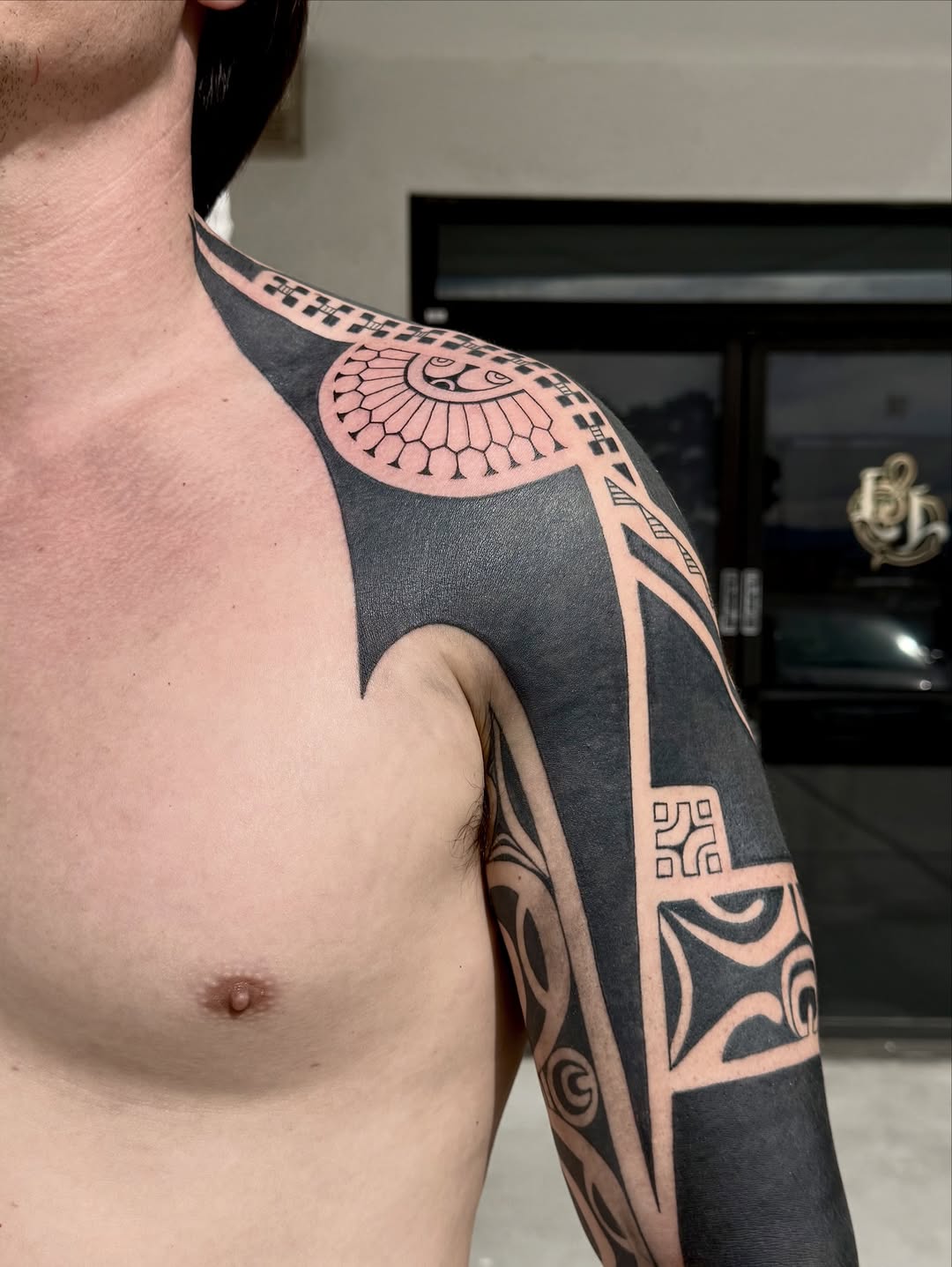 Tribal pattern sleeve tribal tattoo on the upper arm by Healoha “Lindelle” Kamanu