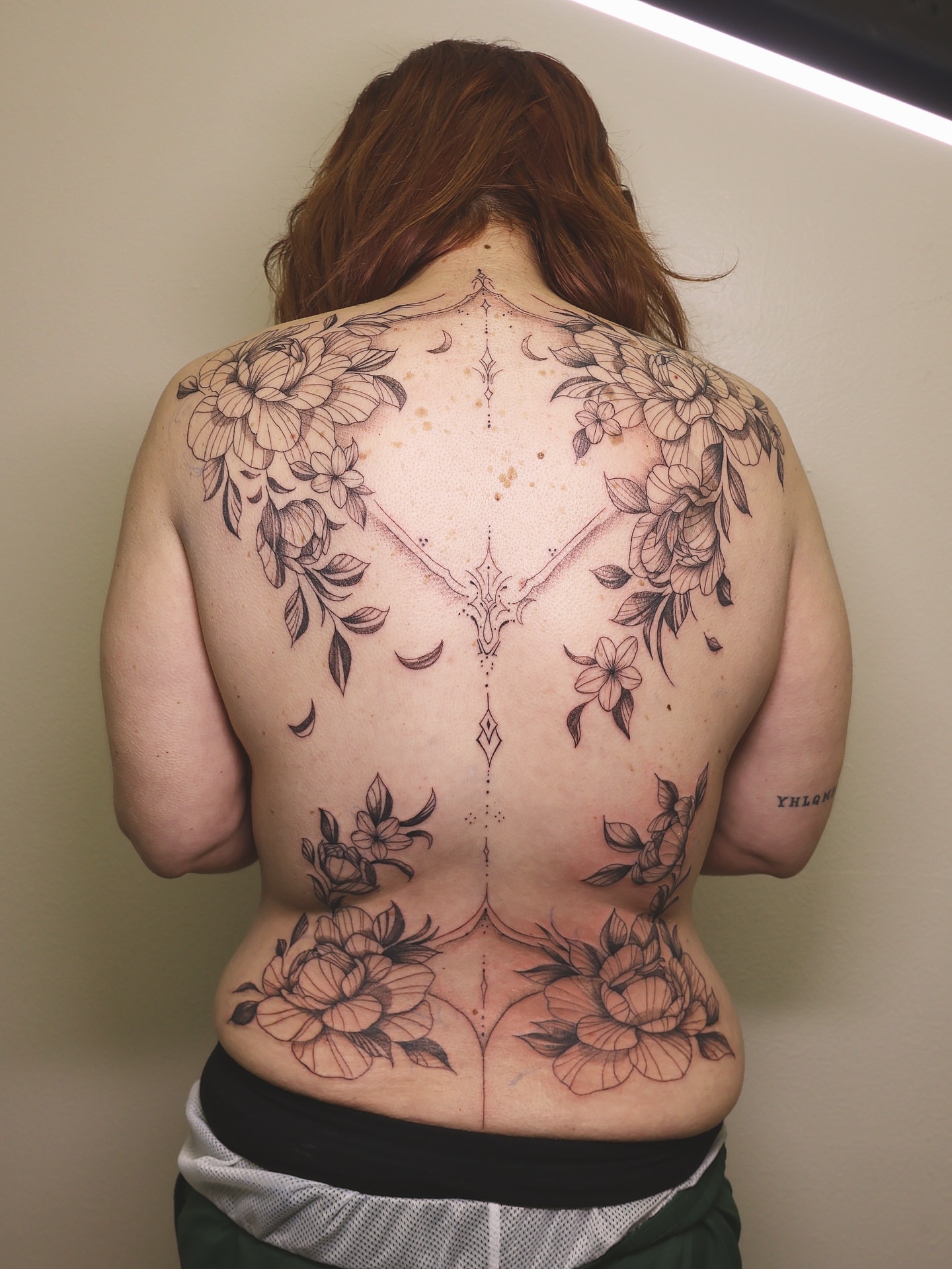 Tattoo by @divinebeautybarbyaly — black_and_grey, ornamental