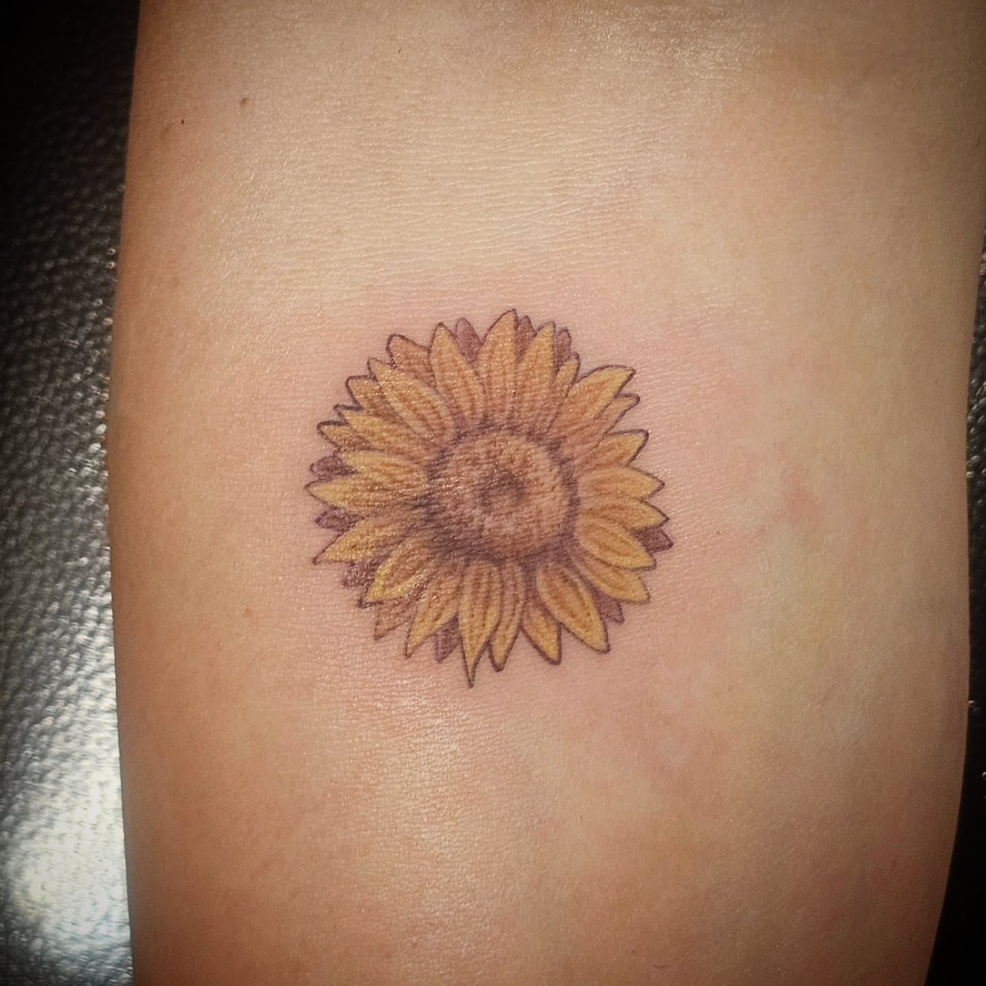 Sunflower realism tattoo on the forearm by Ari 💠🧜‍♂️🐟🎨🦑🐚💠