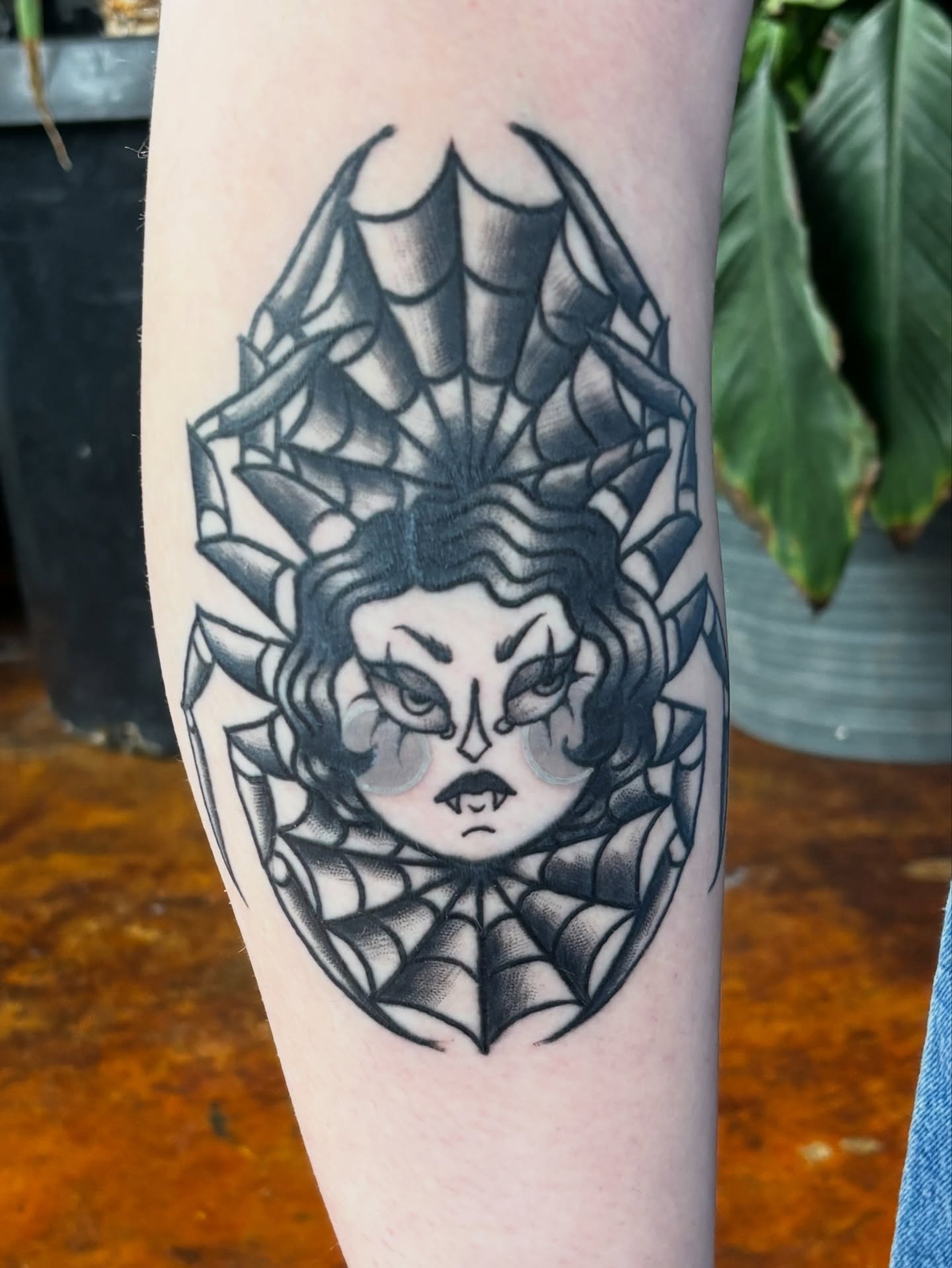 Woman with spiderweb crown geometric tattoo on the forearm by Lilly Evans