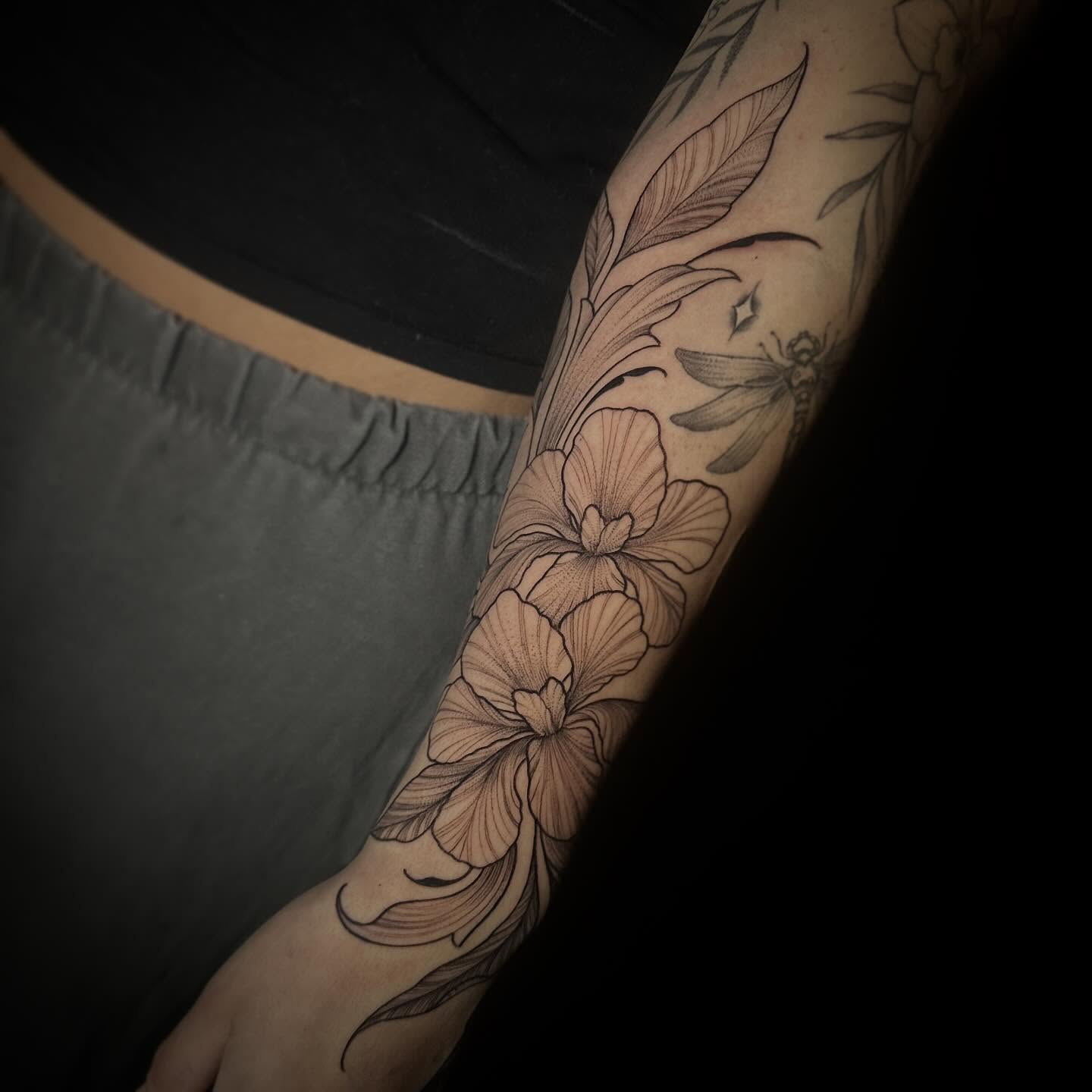 Tattoo by @inkedbysavanna — black_and_grey, fine_line