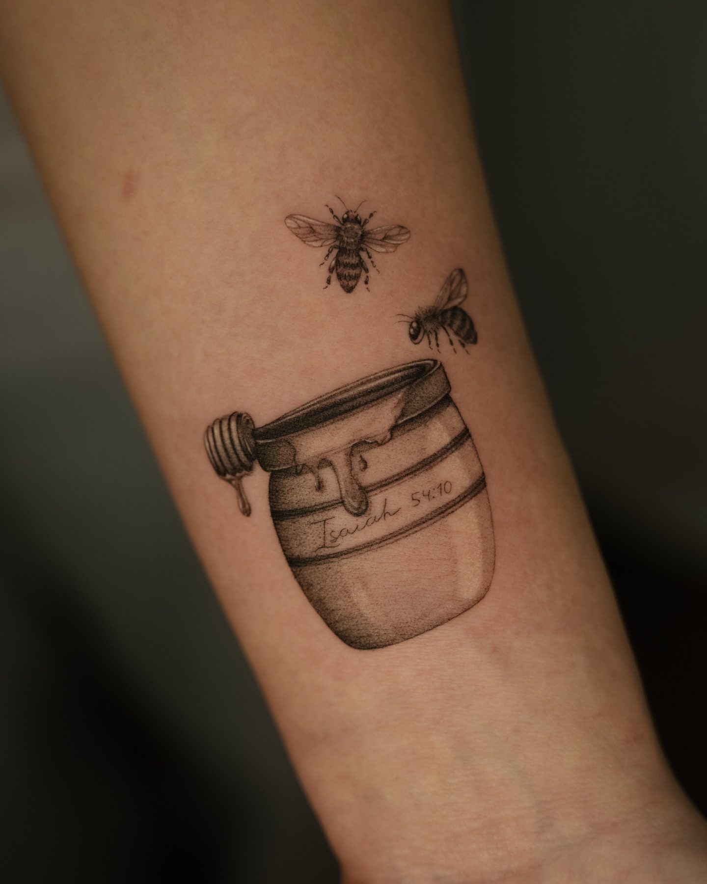 Bees and honey pot black and grey tattoo on the forearm by Laura Gomez Tattoos