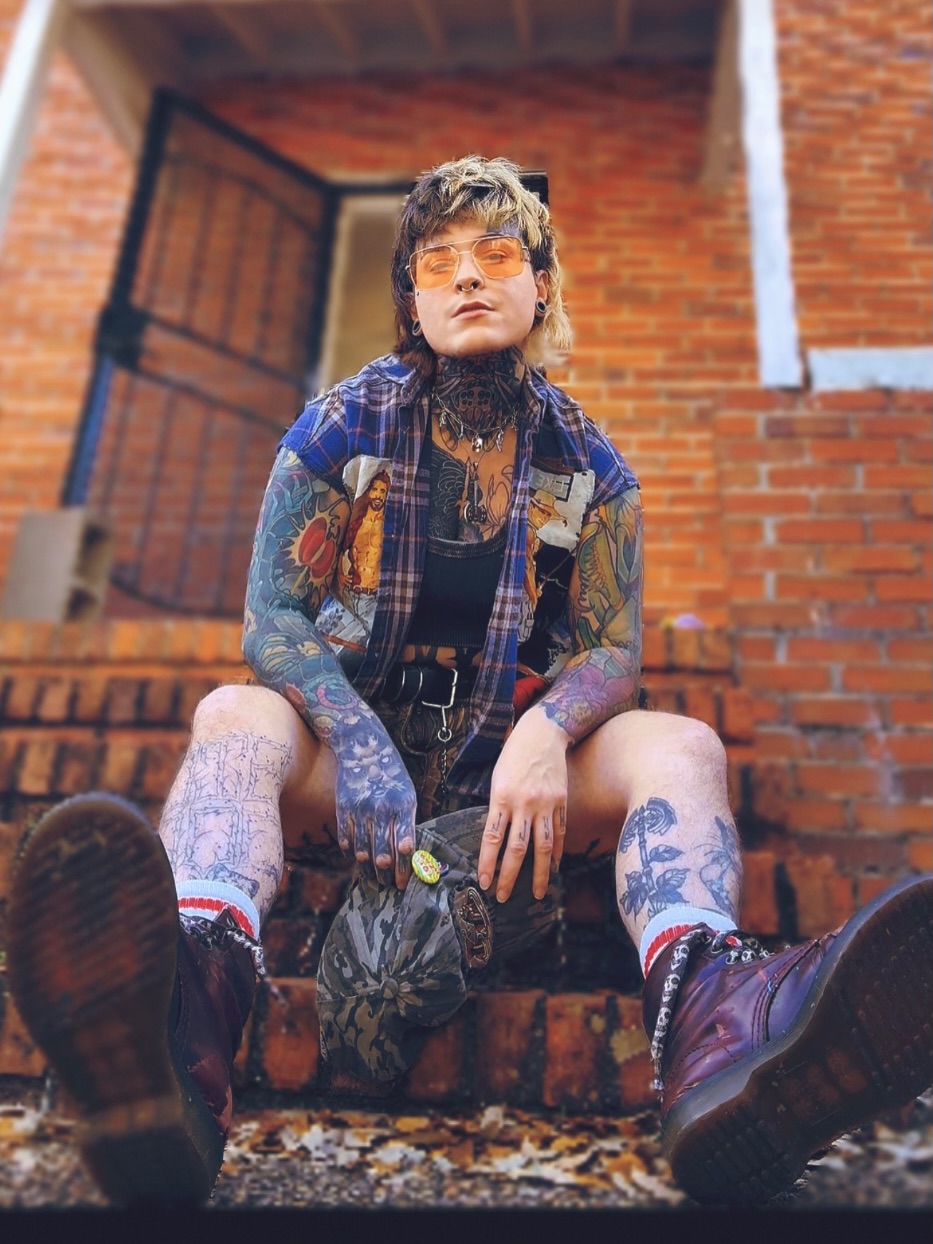 Tattooed individual American traditional tattoo on the thigh by Erin Morbid