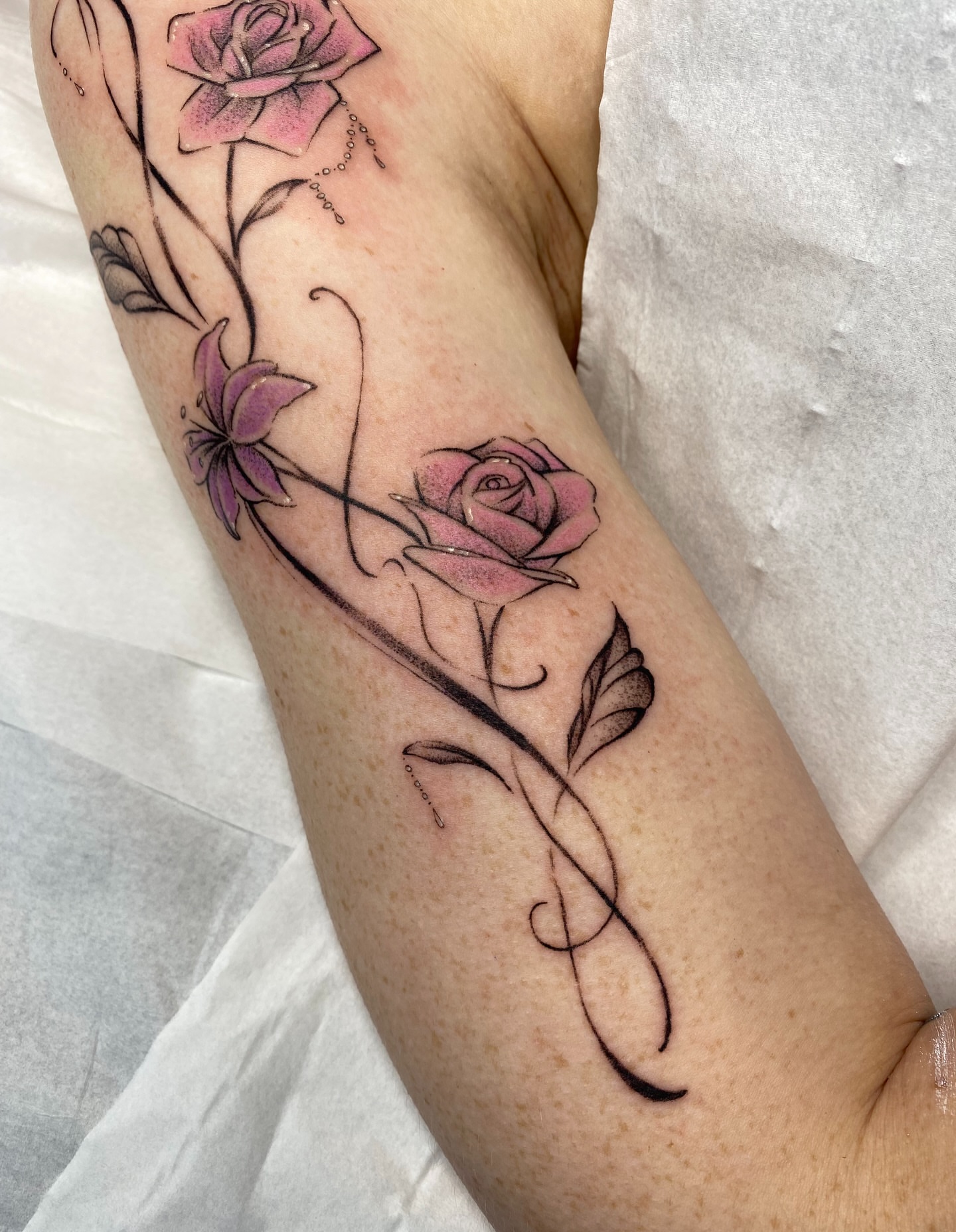 Tattoo by @annaxinks — black_and_grey
