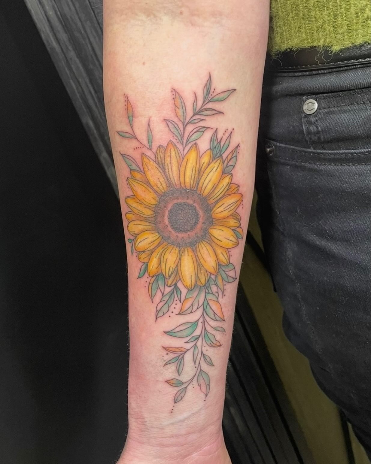 Tattoo by @myl.valois_tattoo — dotwork