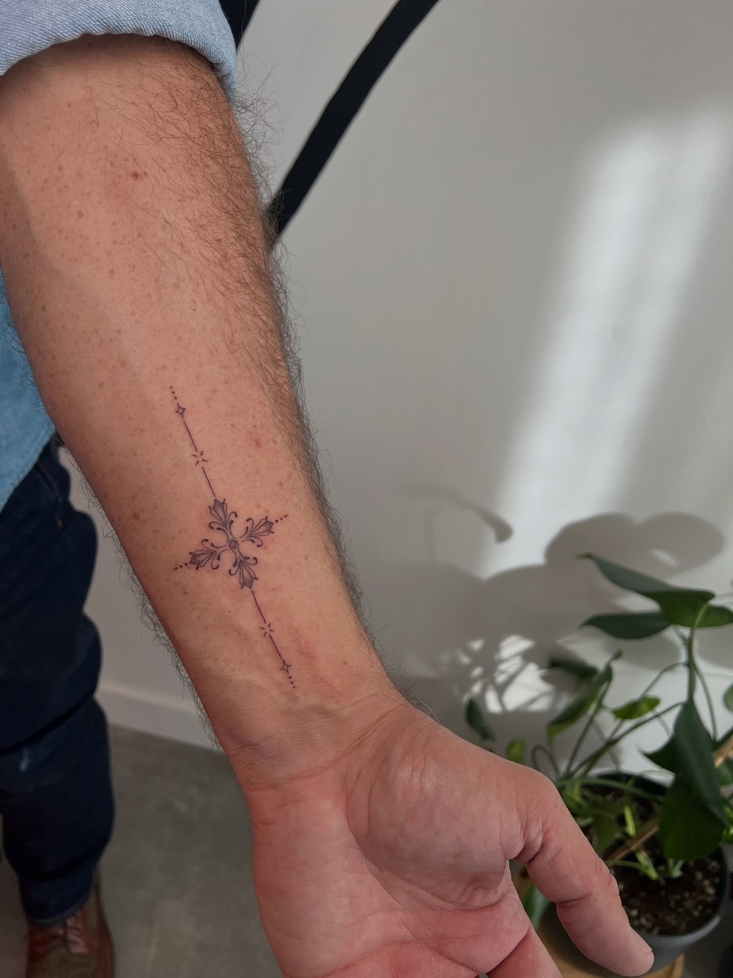Cross geometric tattoo on the forearm by ✿ 𝐉𝐮𝐝𝐢 ✿ 𝐒𝐋𝐂, 𝐔𝐓 𝐅𝐢𝐧𝐞 𝐋𝐢𝐧𝐞 𝐓𝐚𝐭𝐭𝐨𝐨𝐬