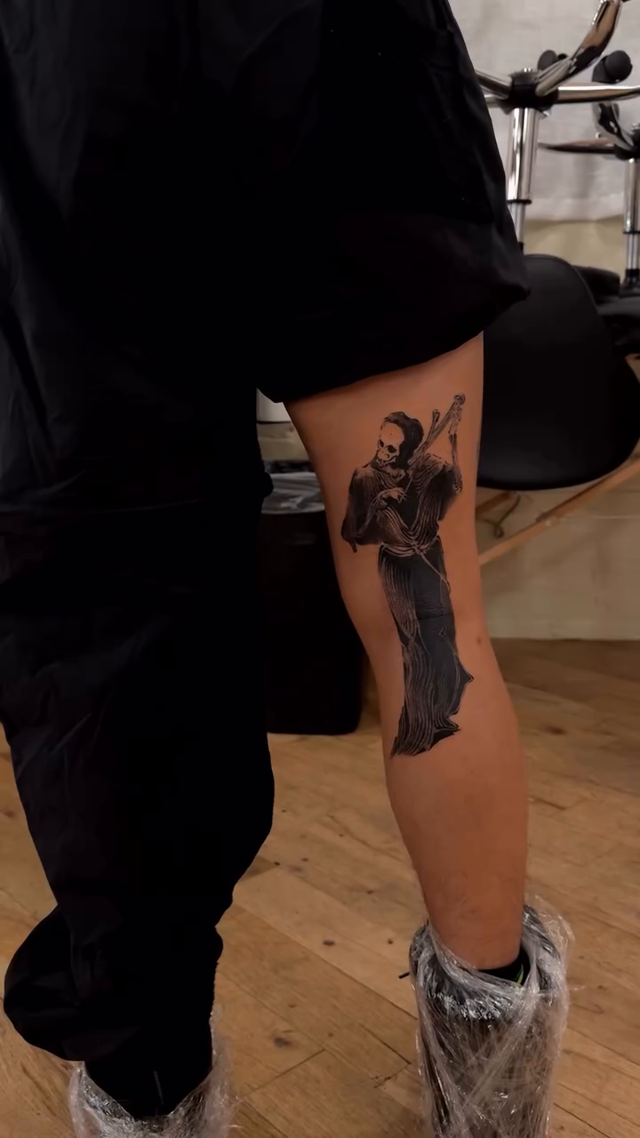 Figure in medieval attire dark art tattoo on the leg by Piao
