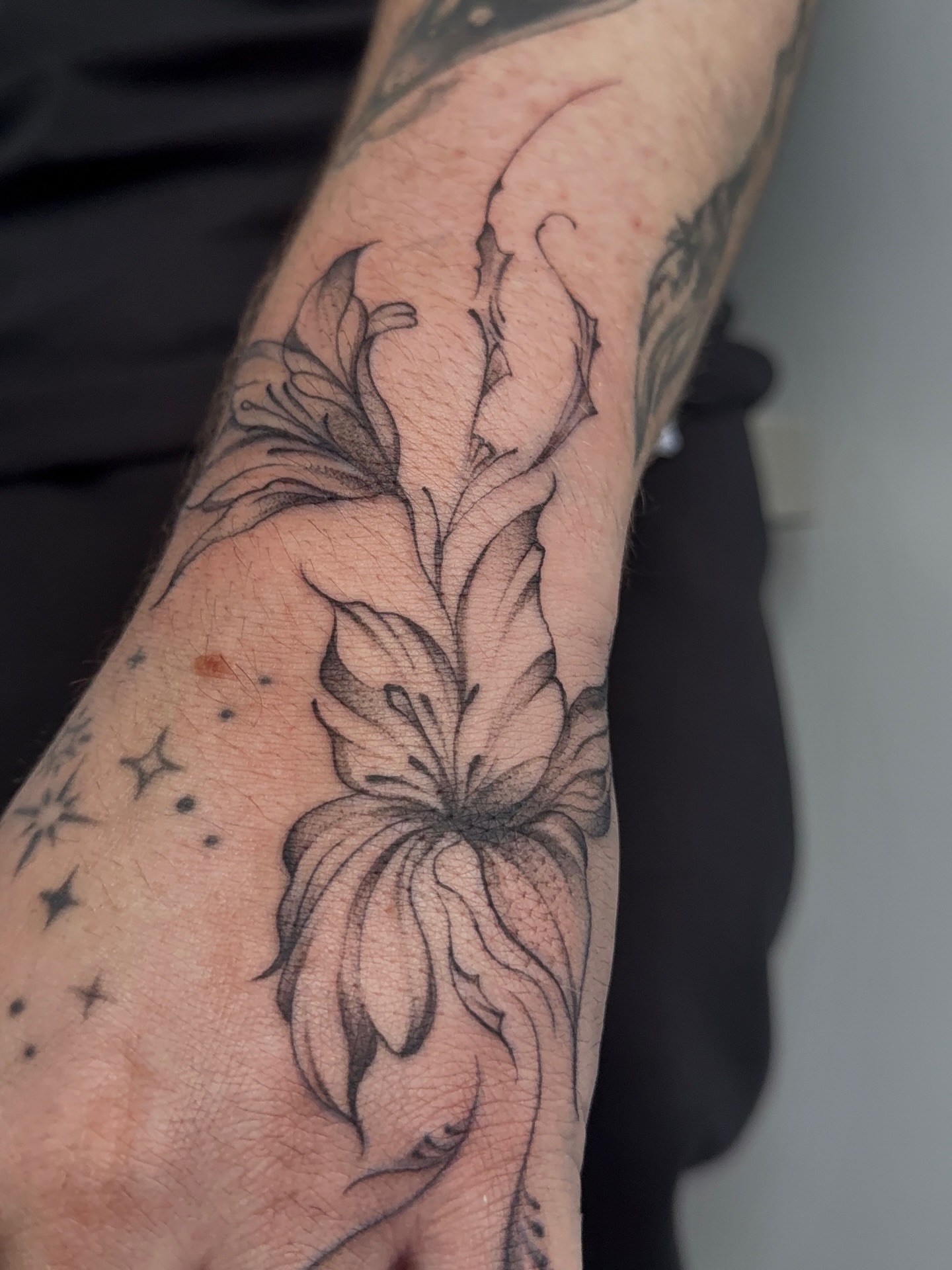 Tattoo by @hosannatattoo — black_and_grey