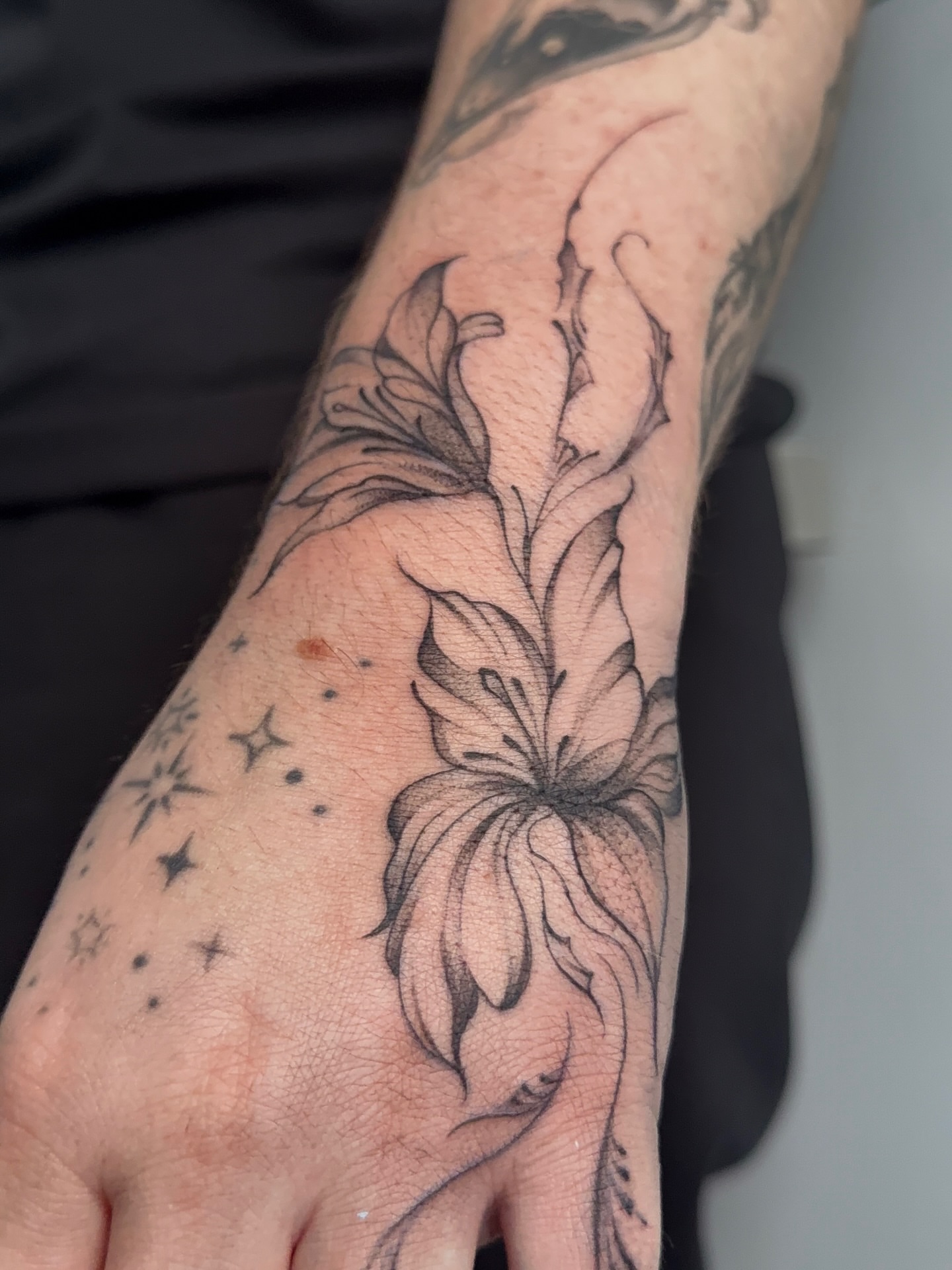 Tattoo by @hosannatattoo — black_and_grey