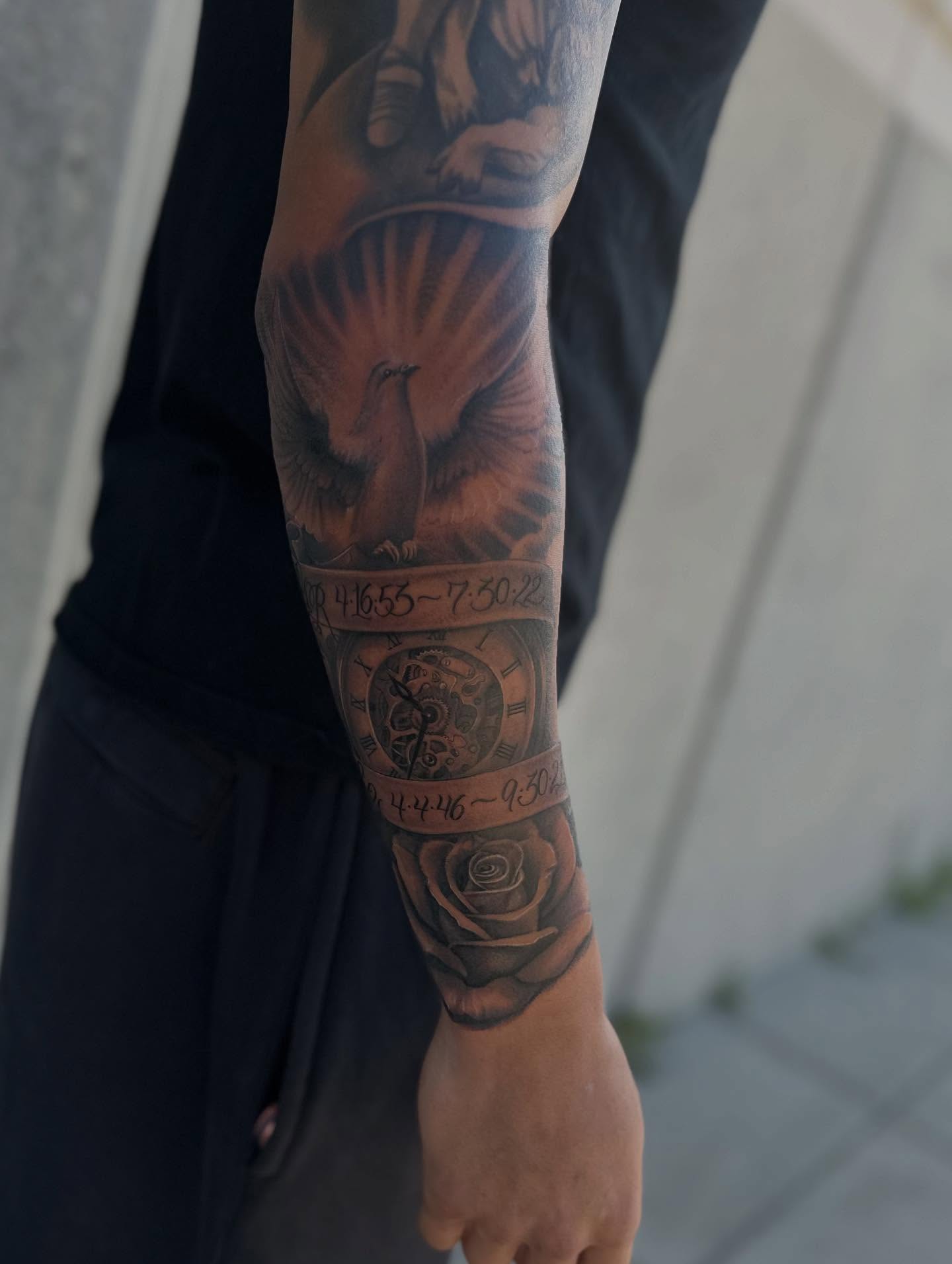 Clock and bird realism tattoo on the forearm by Ruben