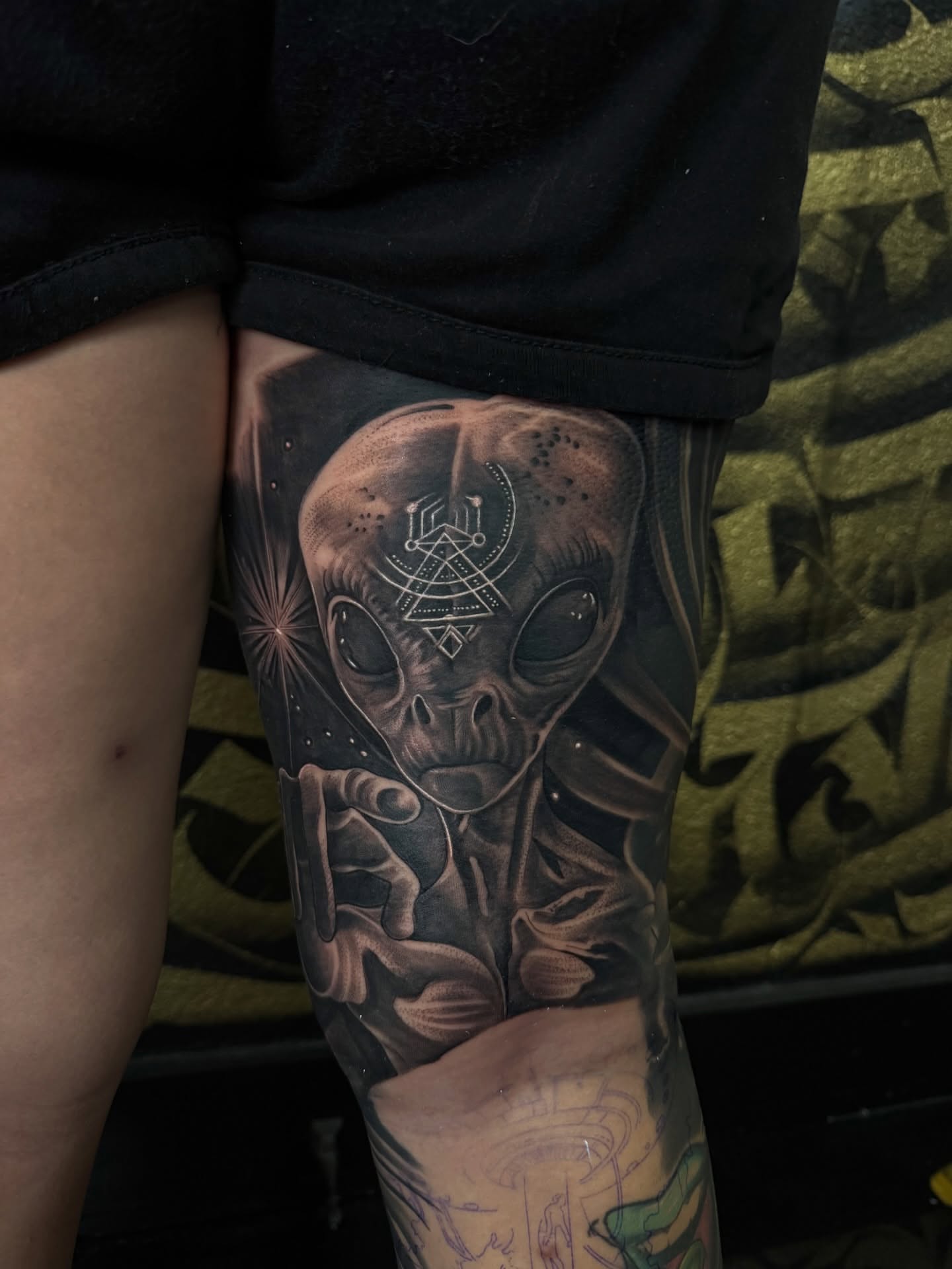 Alien realism tattoo on the forearm by Fernando Luna