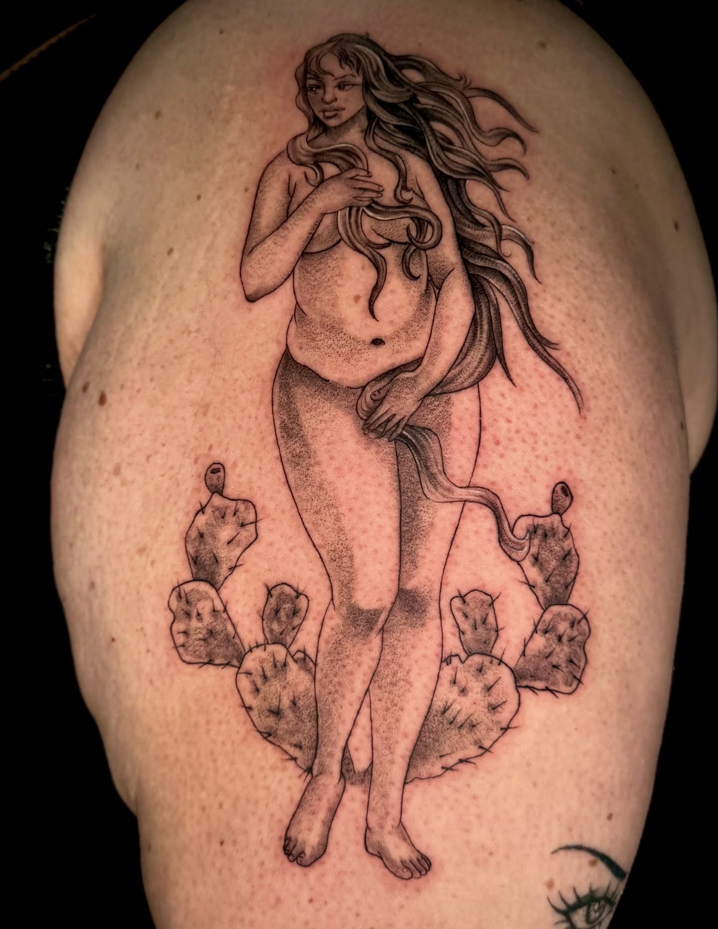 Mermaid black and grey tattoo on the shoulder by R O M y R I N C Ó N