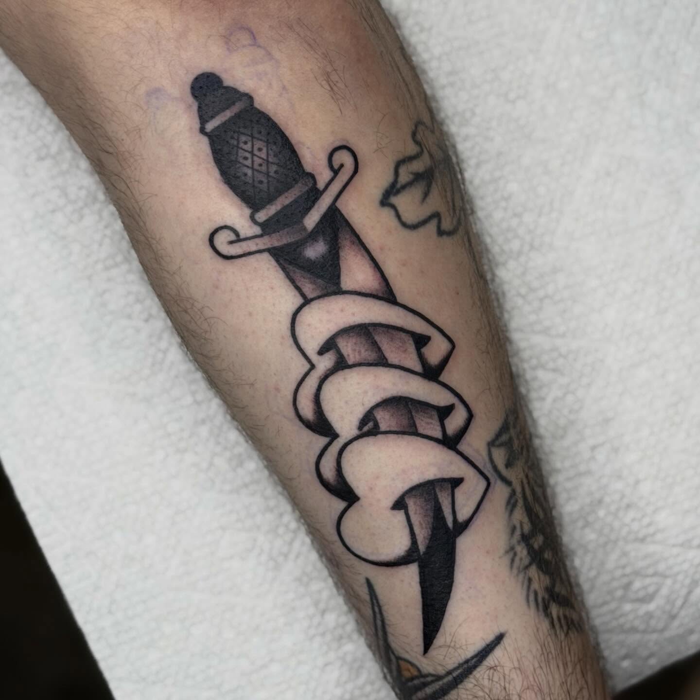 Knife black and grey tattoo on the forearm by Jenna Szerszen-Wynn ๐