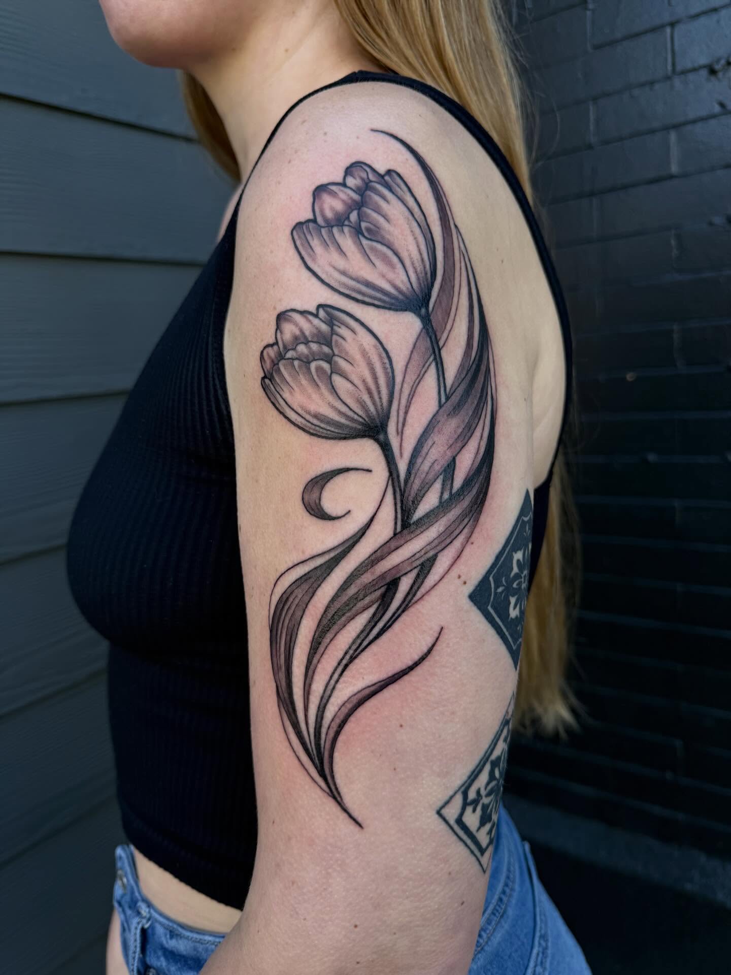Tattoo by @the_chaotic_ginger — black_and_grey