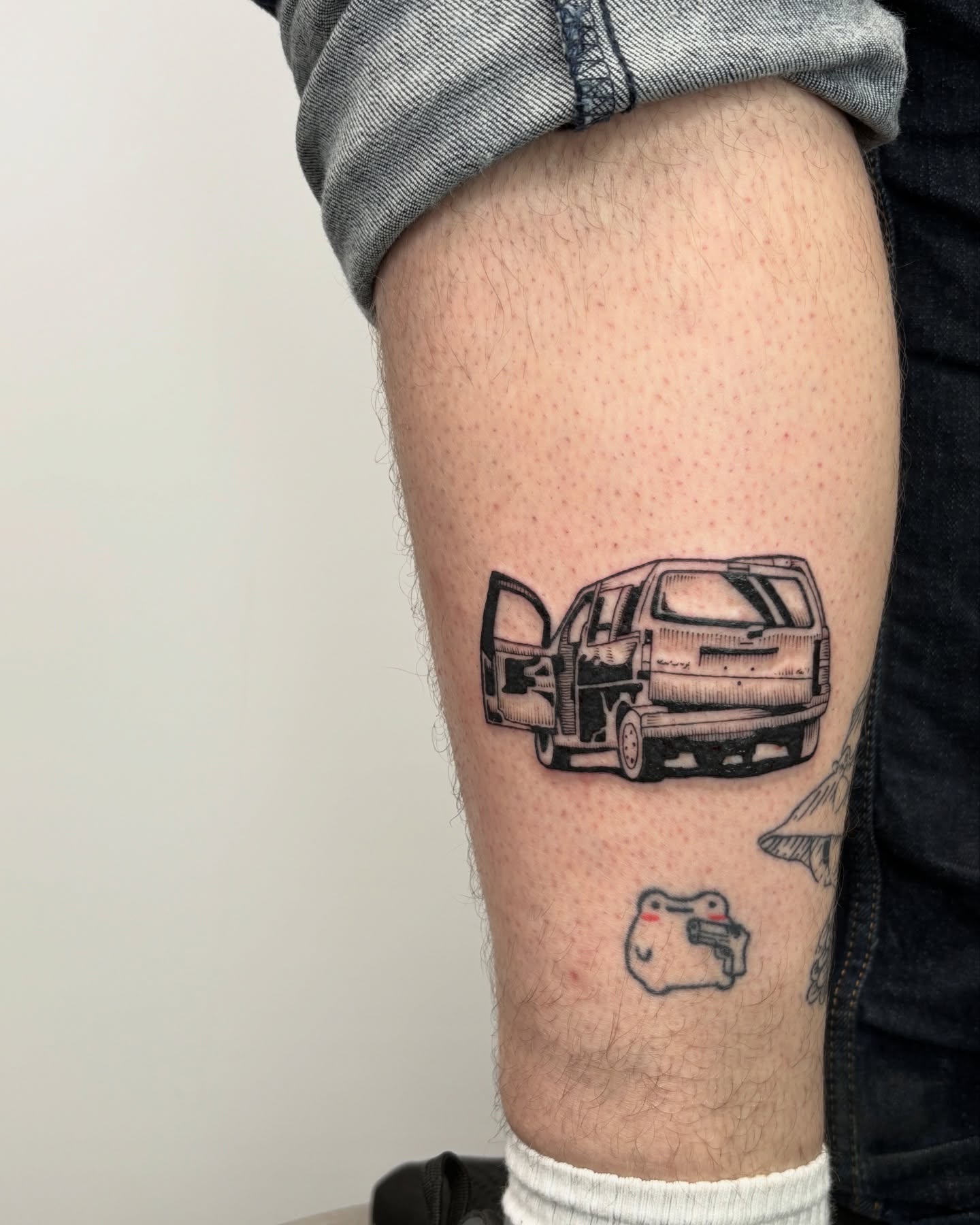 Minivan black and grey tattoo on the thigh by Kuya, Berkeley, California