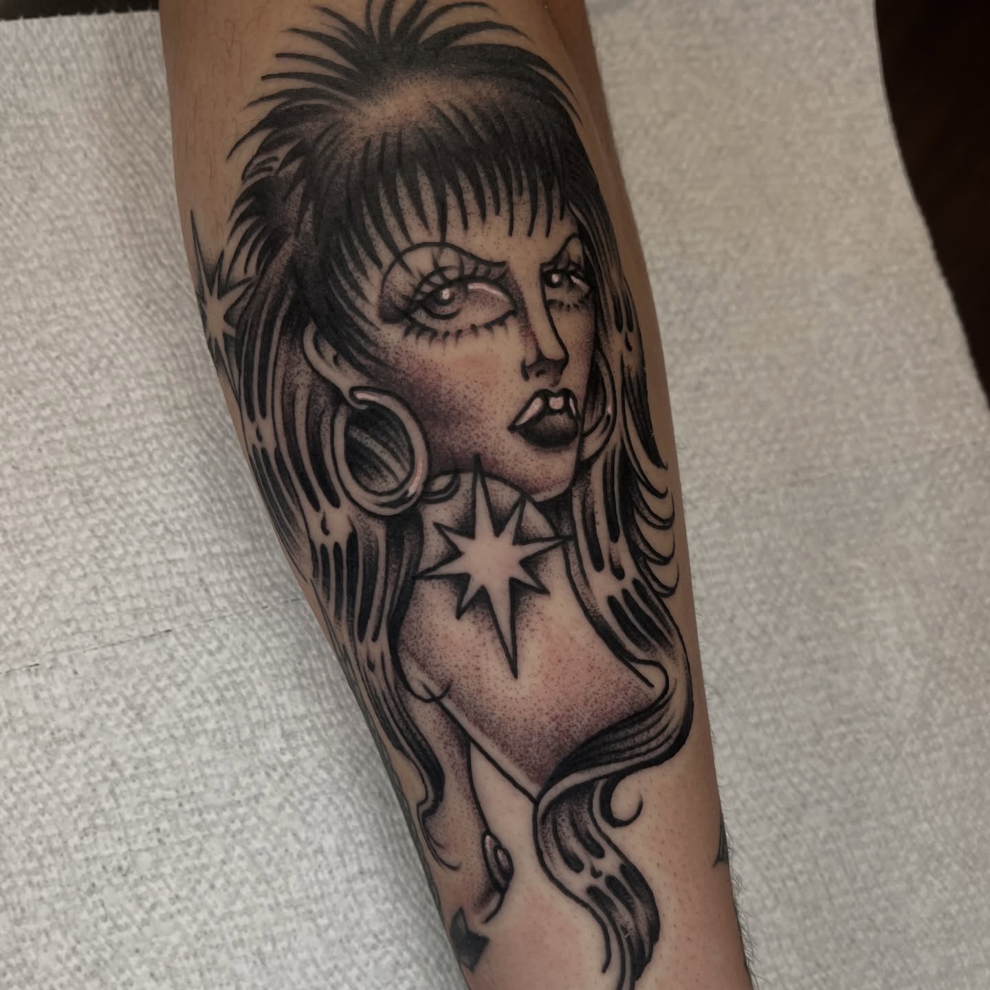 Woman with star dotwork tattoo on the forearm by Jesus Pieces