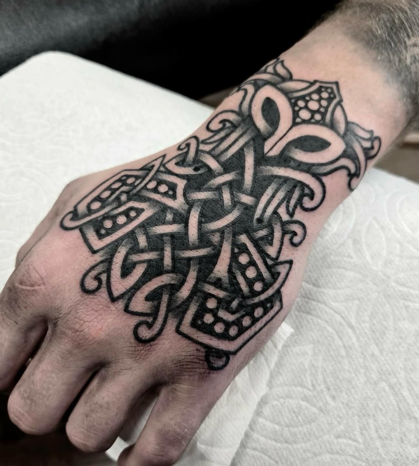 Celtic knotwork geometric tattoo on the hand by ๐