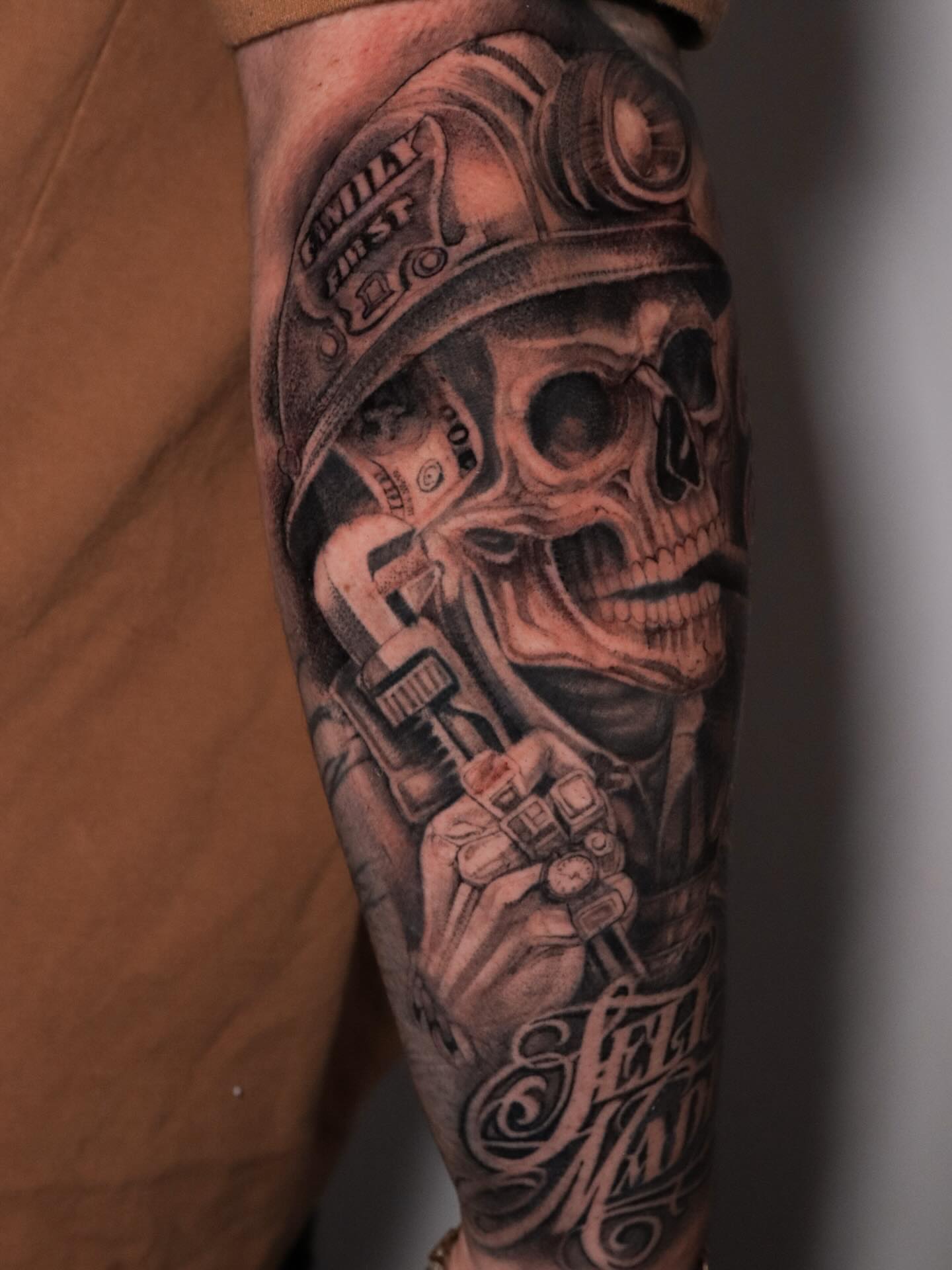 Cyborg skull realism tattoo on the forearm by elvis flores