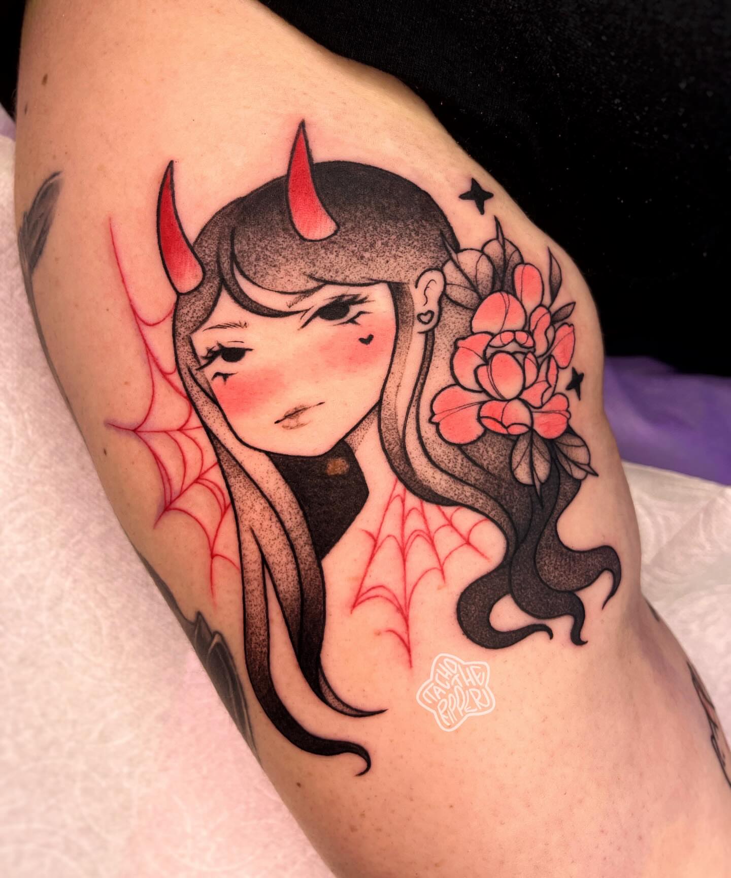 Girl with horns and flowers dotwork tattoo on the upper arm by tacho ☻ 張玉玲