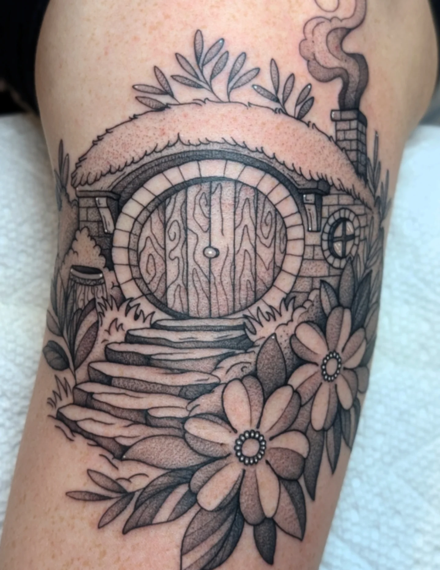 Tattoo by @kattiebaby — black_and_grey