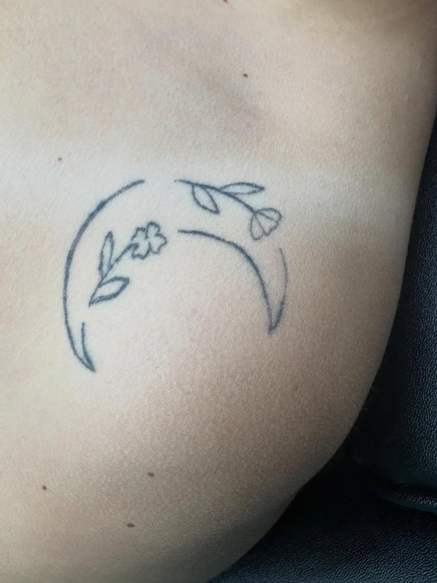 Tattoo by @tommygunz_tatt00er — minimalist