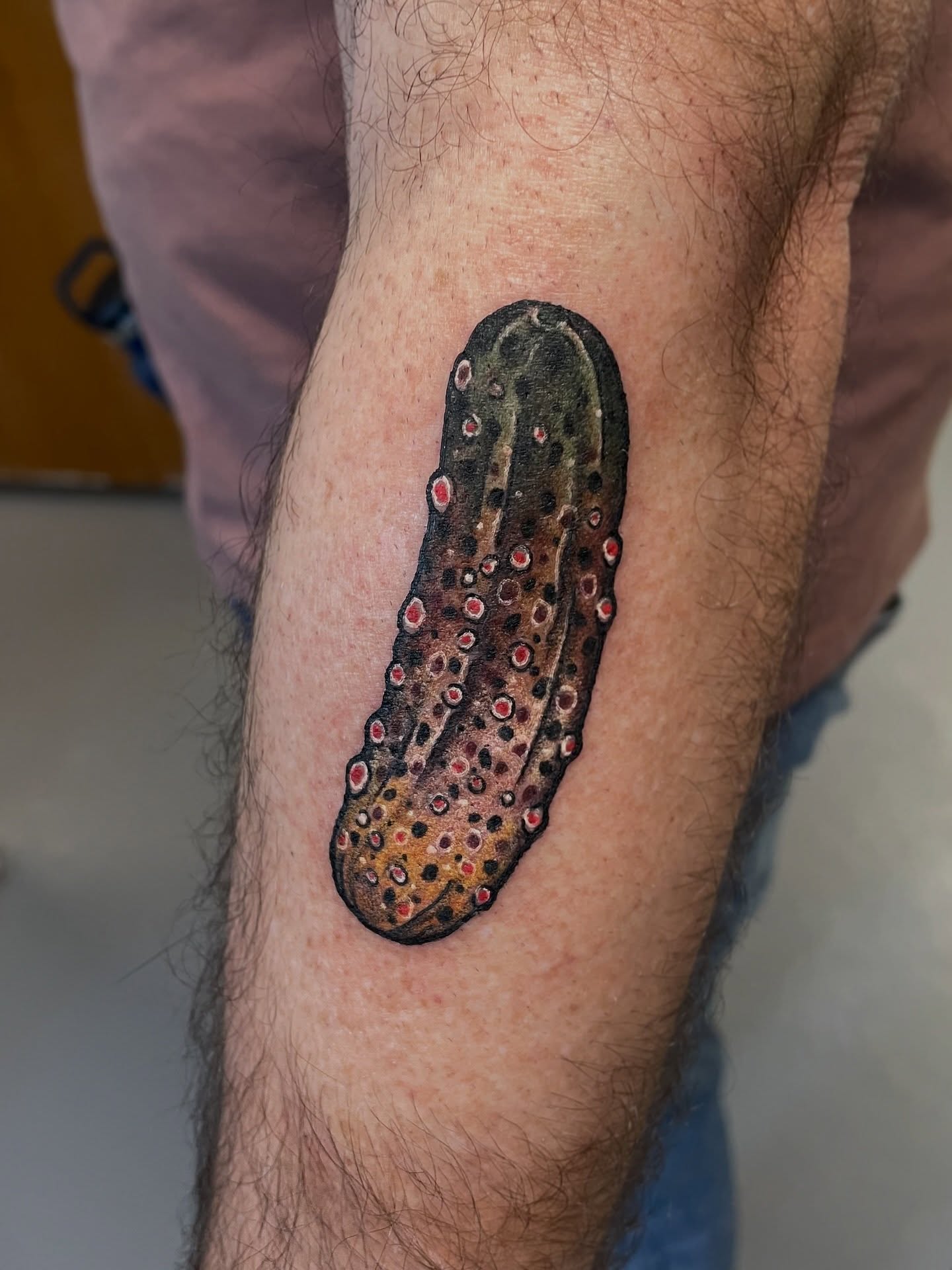 Worm dotwork tattoo on the leg by πΌπ
ππΎπππππ