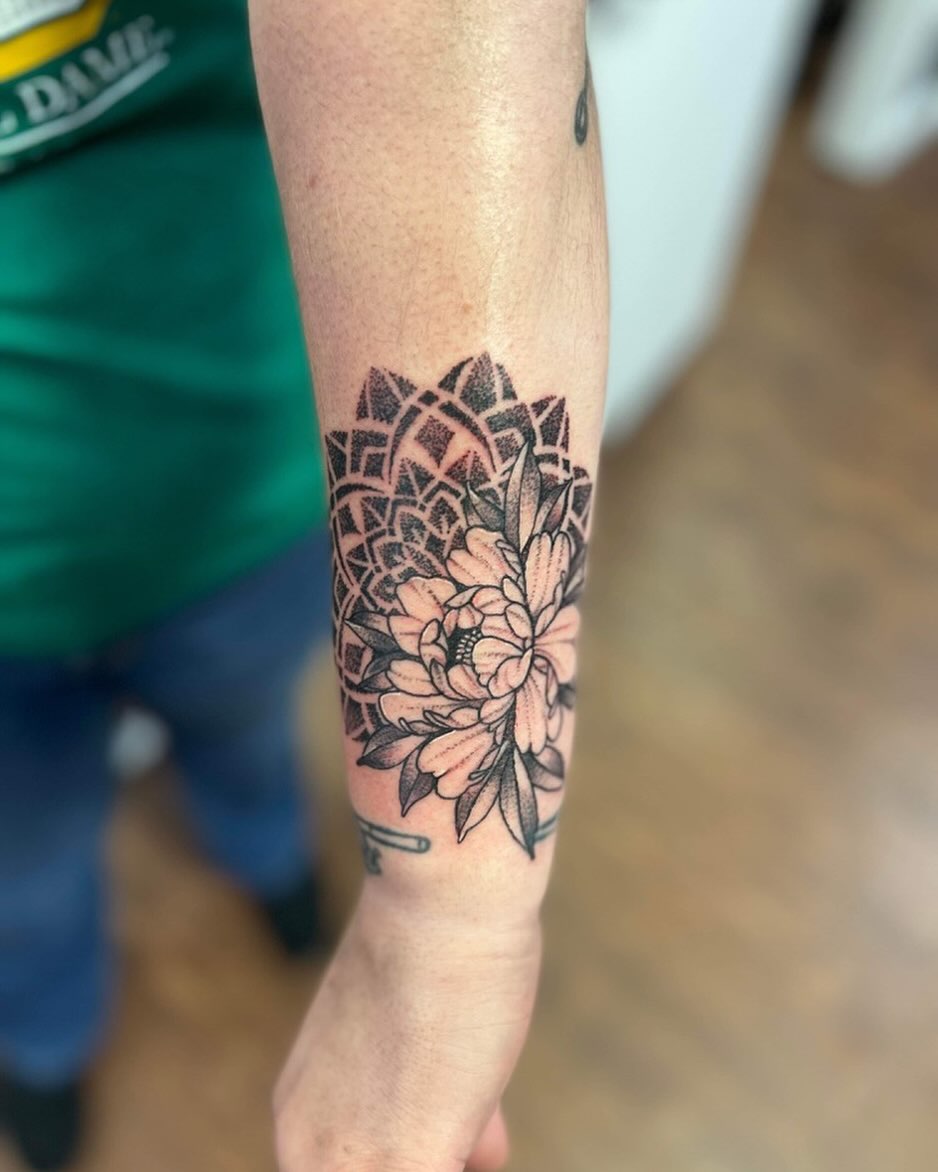 Tattoo by @livv_tattoos — dotwork, geometric