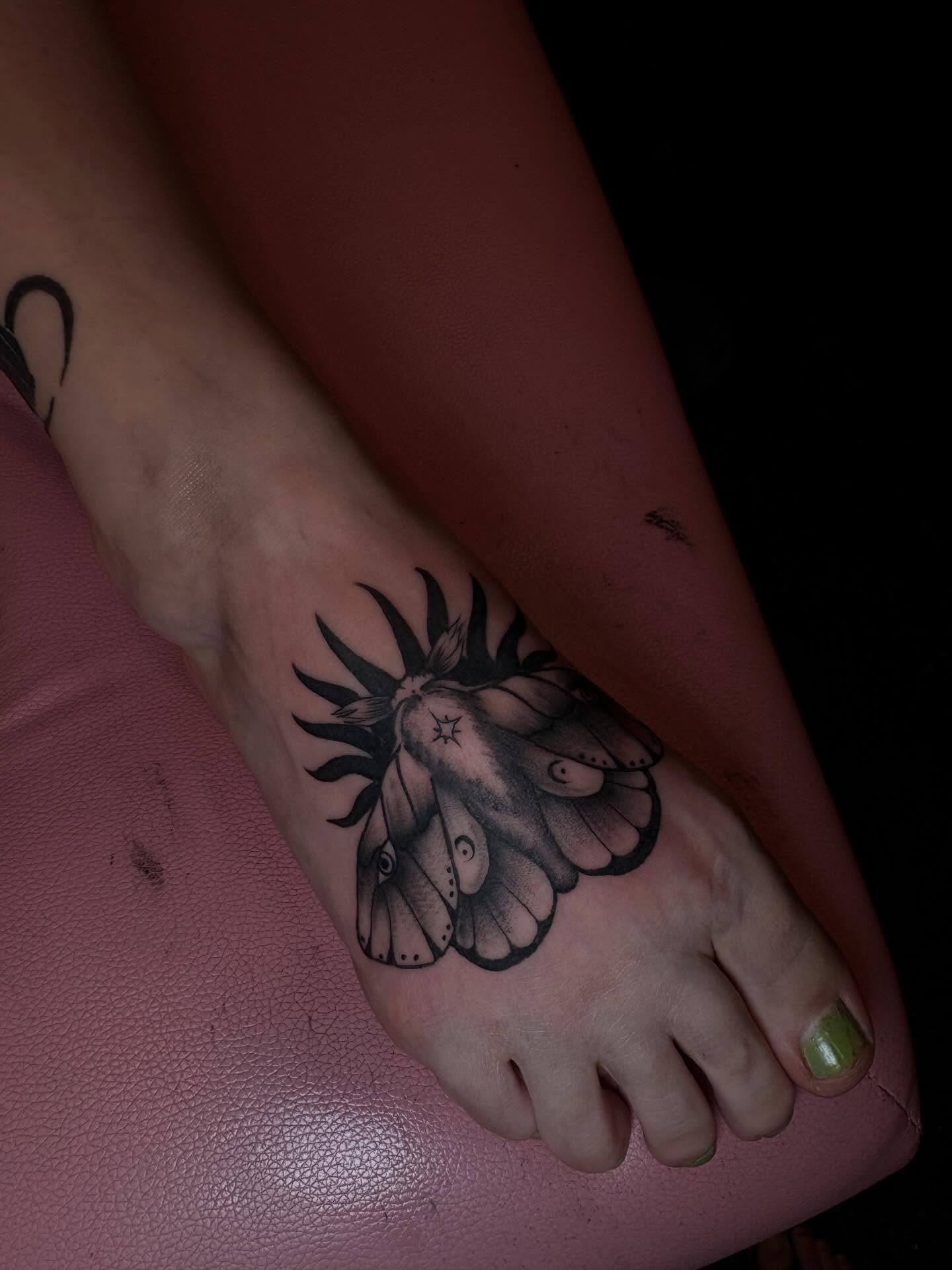 Tattoo by @lextattooos — black_and_grey