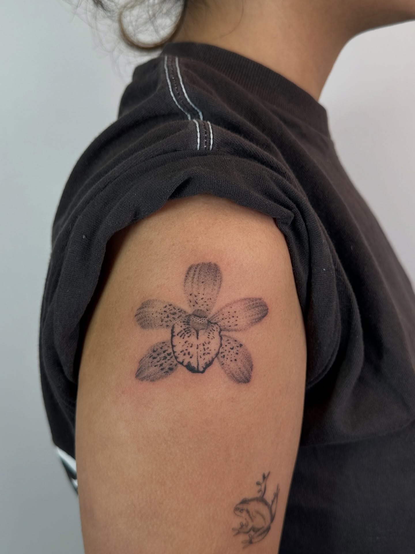Tattoo by @liza.tattoos β dotwork