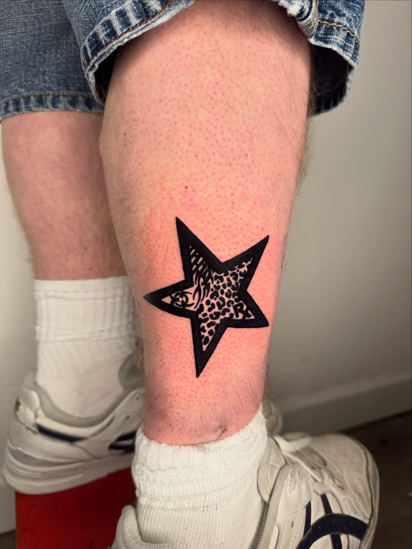 Star dotwork tattoo on the calf by 𝔠𝔲𝔯𝔱𝔦𝔰 ~ tattoo artist