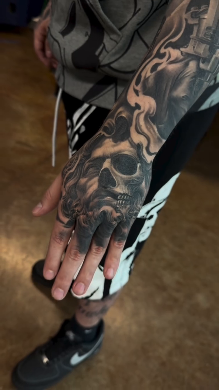 Skull and smoke realism tattoo by Antonio Pavić, Los Angeles, California