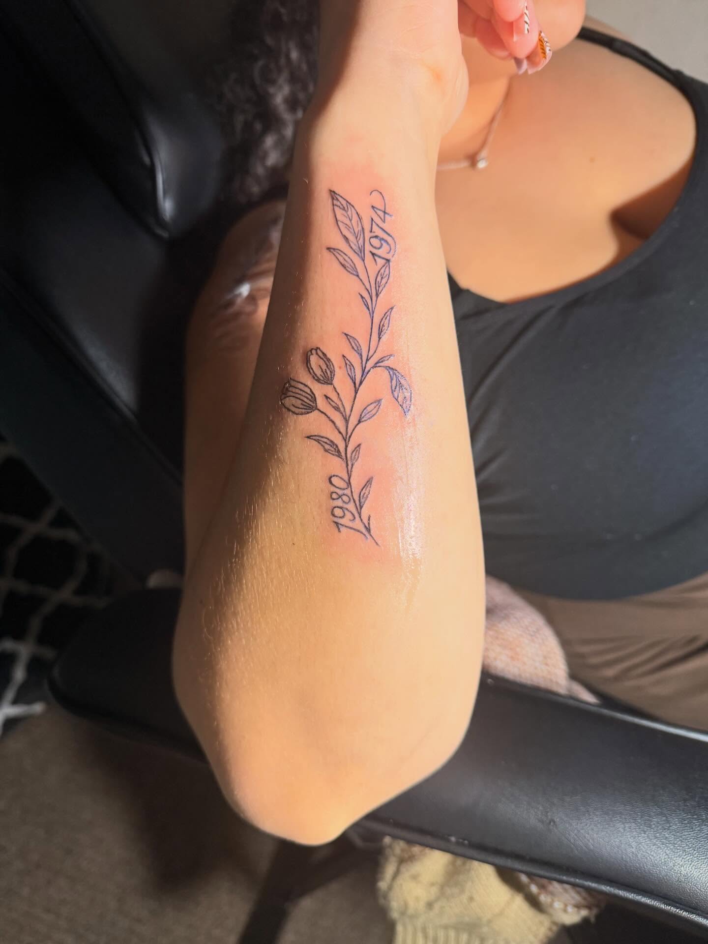 Floral vine fine line tattoo on the forearm by @bloodline__legacy
