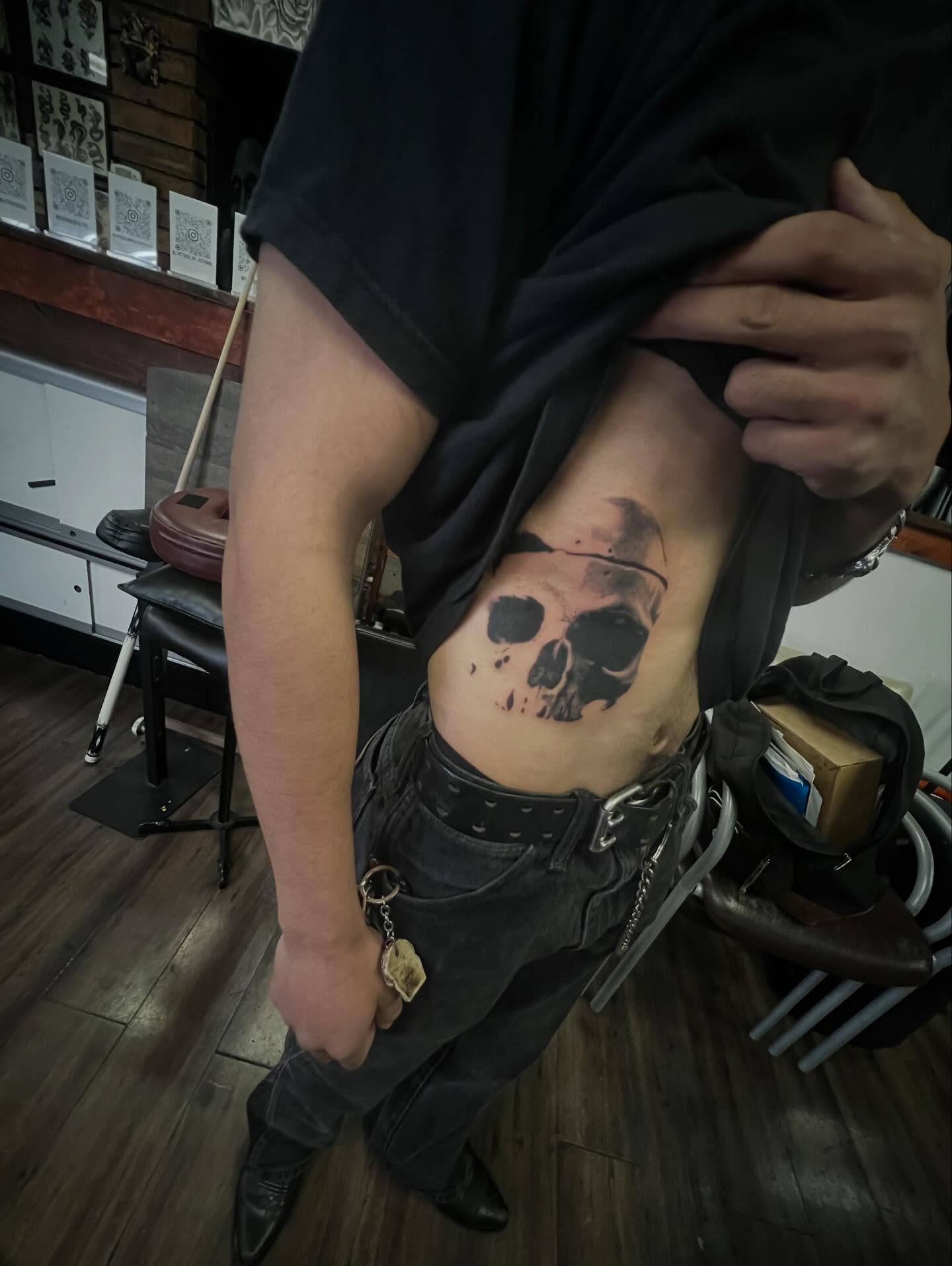 Skull realism tattoo on the thigh by @halfwit__