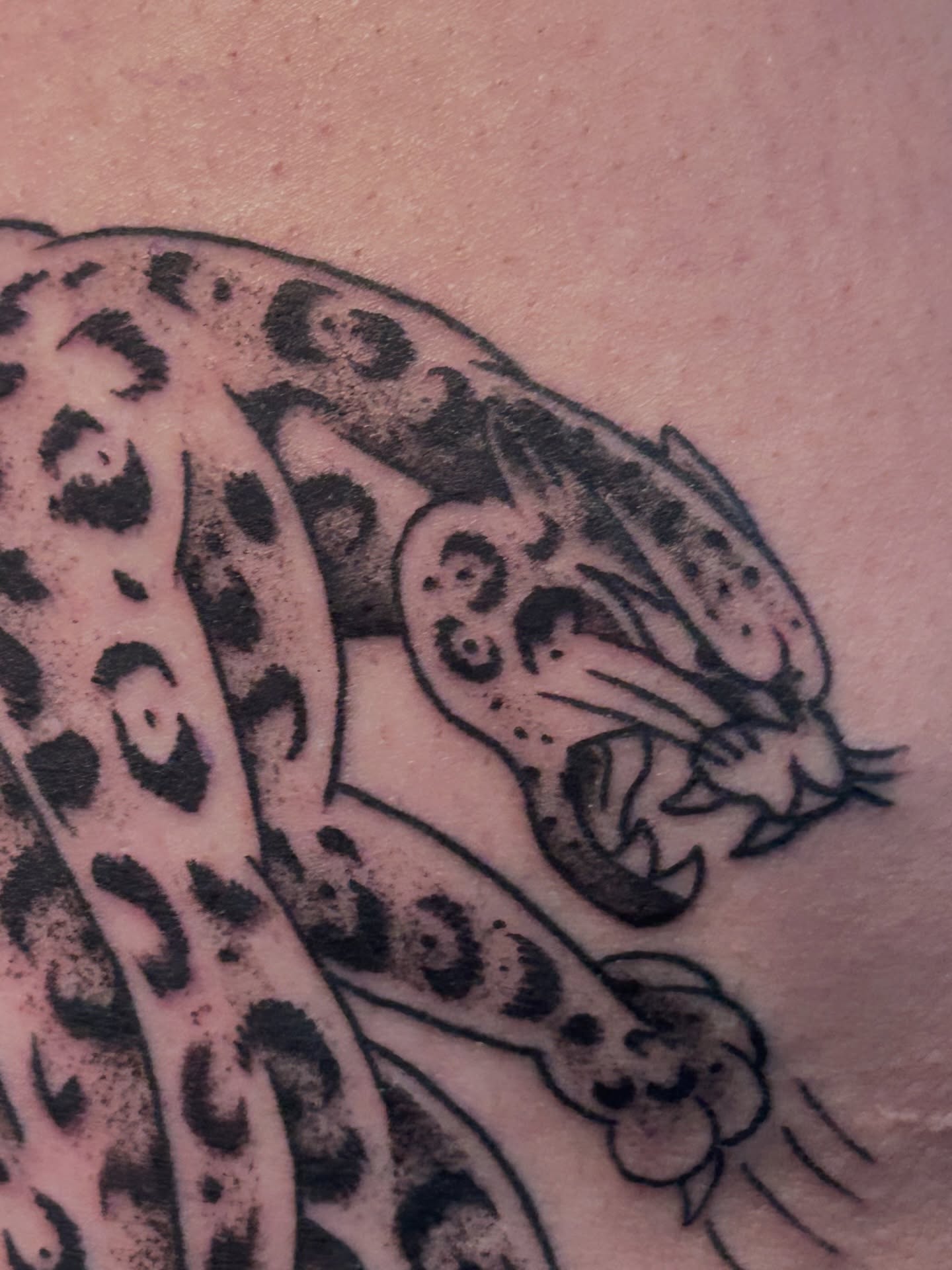 Leopard black and grey tattoo on the shoulder by キノ 🦊