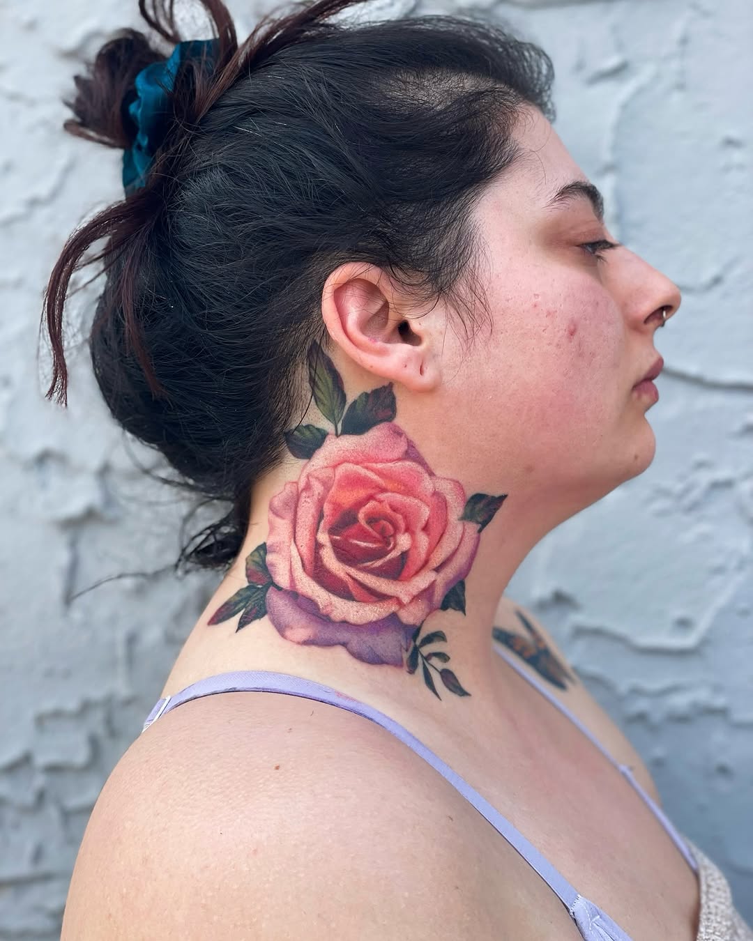 Rose neo-traditional tattoo on the neck by Isabel (Izzy)