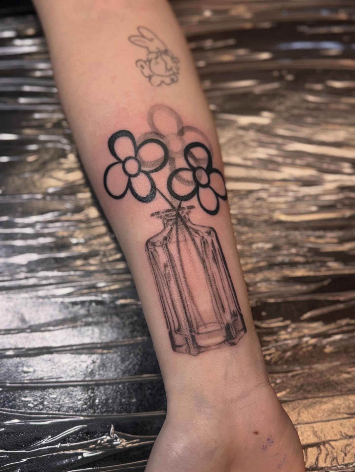 Tattoo by @annaainkk — black_and_grey