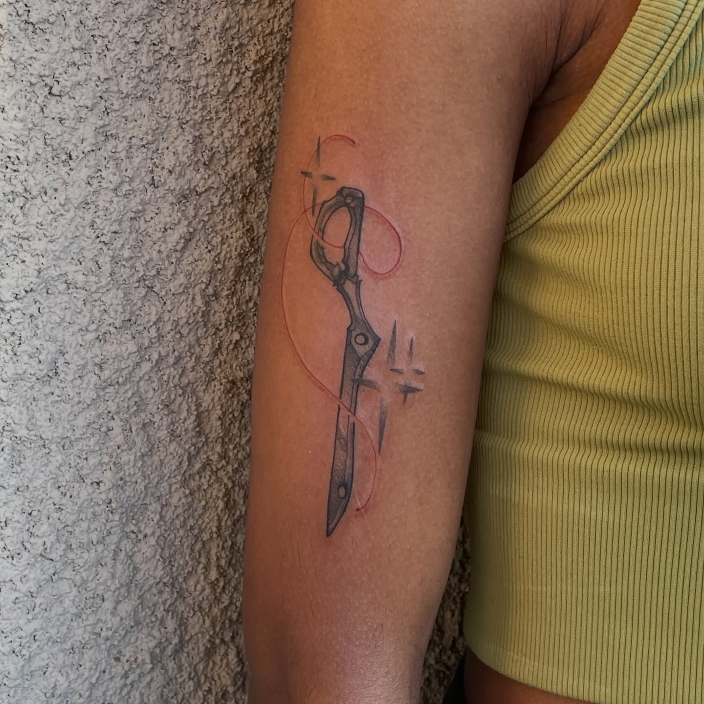 Scissors realism tattoo on the forearm by Mia 	\(★ω★)