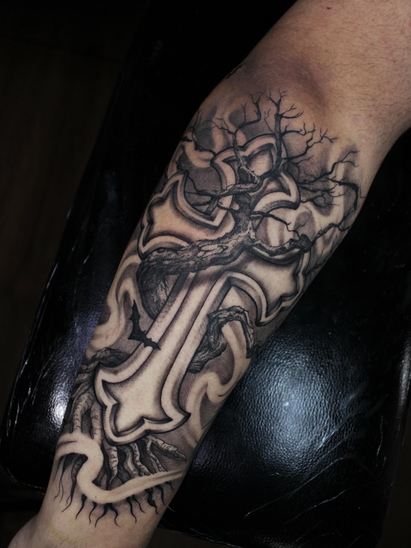 Cross with tree realism tattoo on the forearm by 𝕵𝖎𝖒𝖎 𝕯𝖊𝕽𝖔𝖘𝖆🥀, Everett, Washington