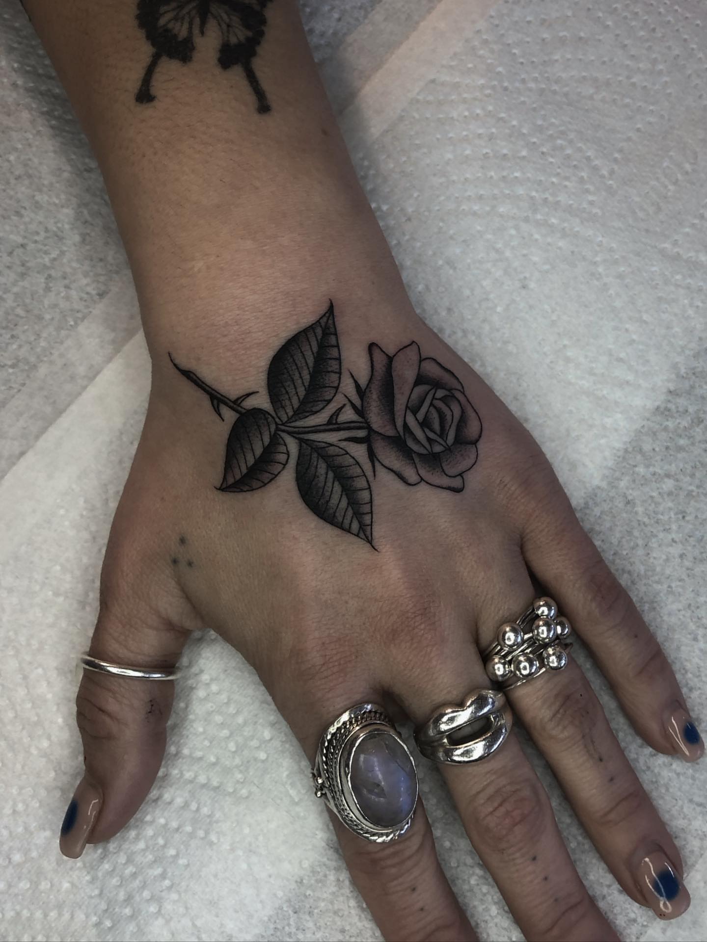 Tattoo by @ezzybones — black_and_grey