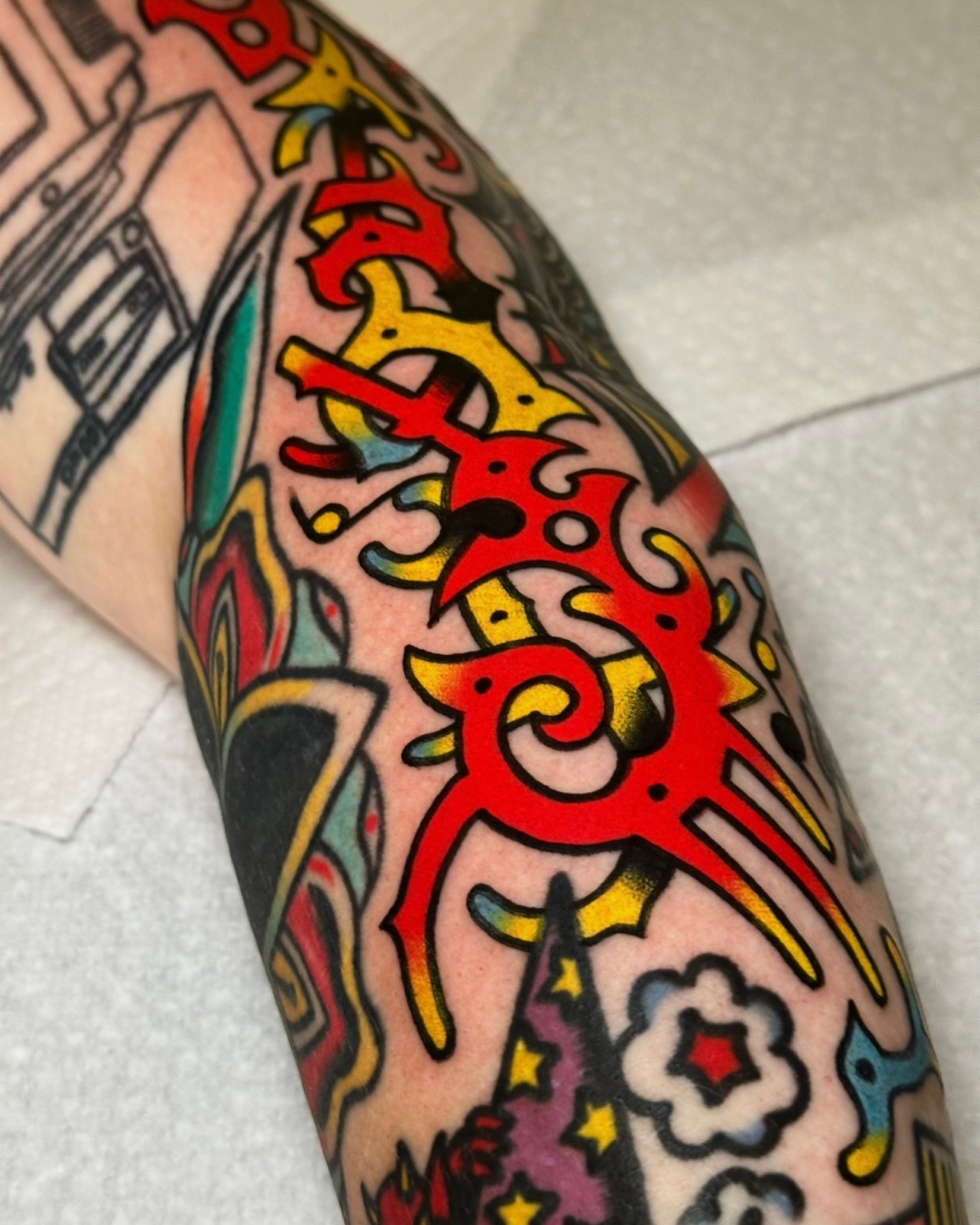 Abstract design American traditional tattoo on the forearm by Christian Rieben