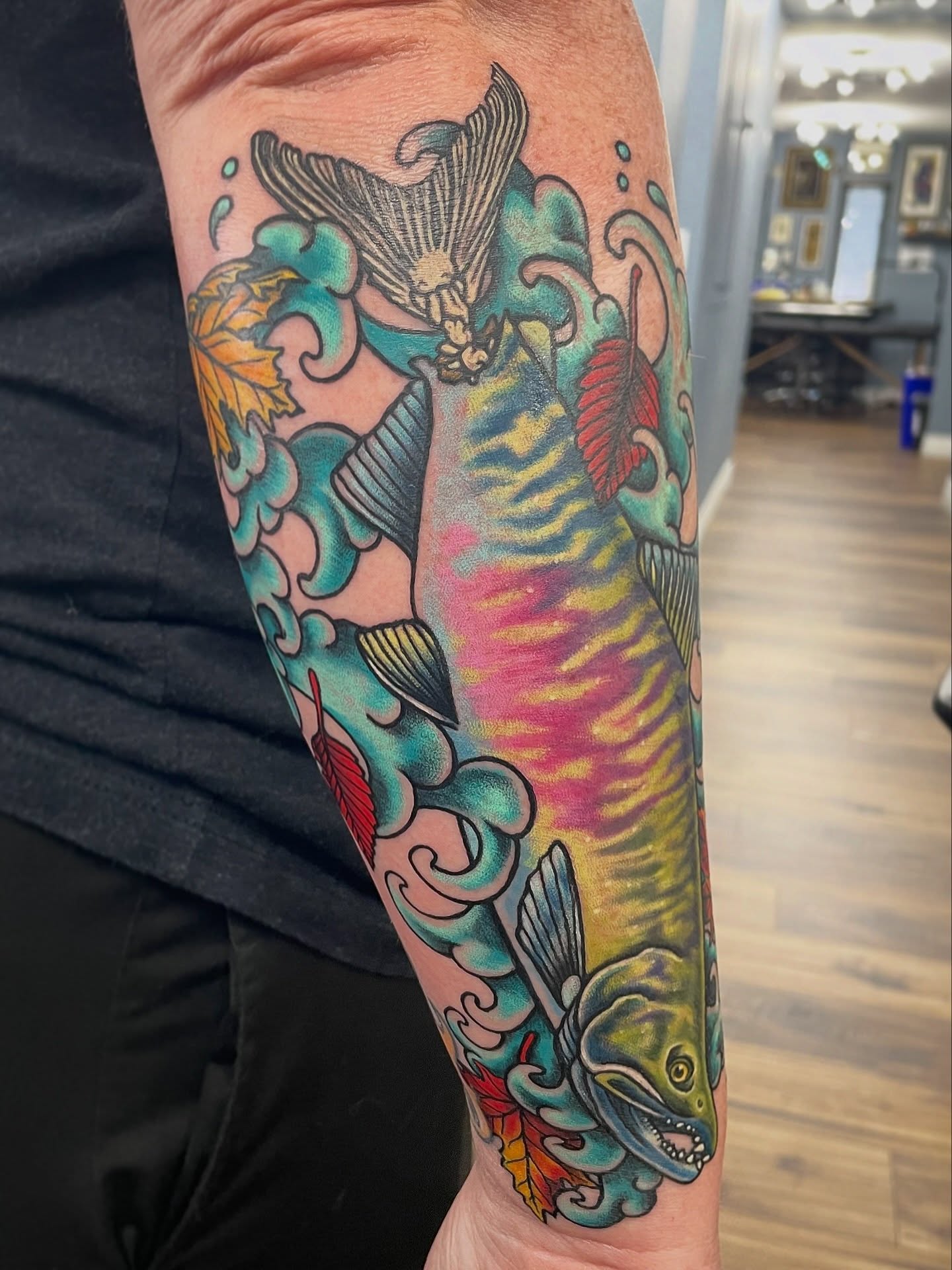 Salmon and waves American traditional tattoo on the forearm by πΌπ
ππΎπππππ