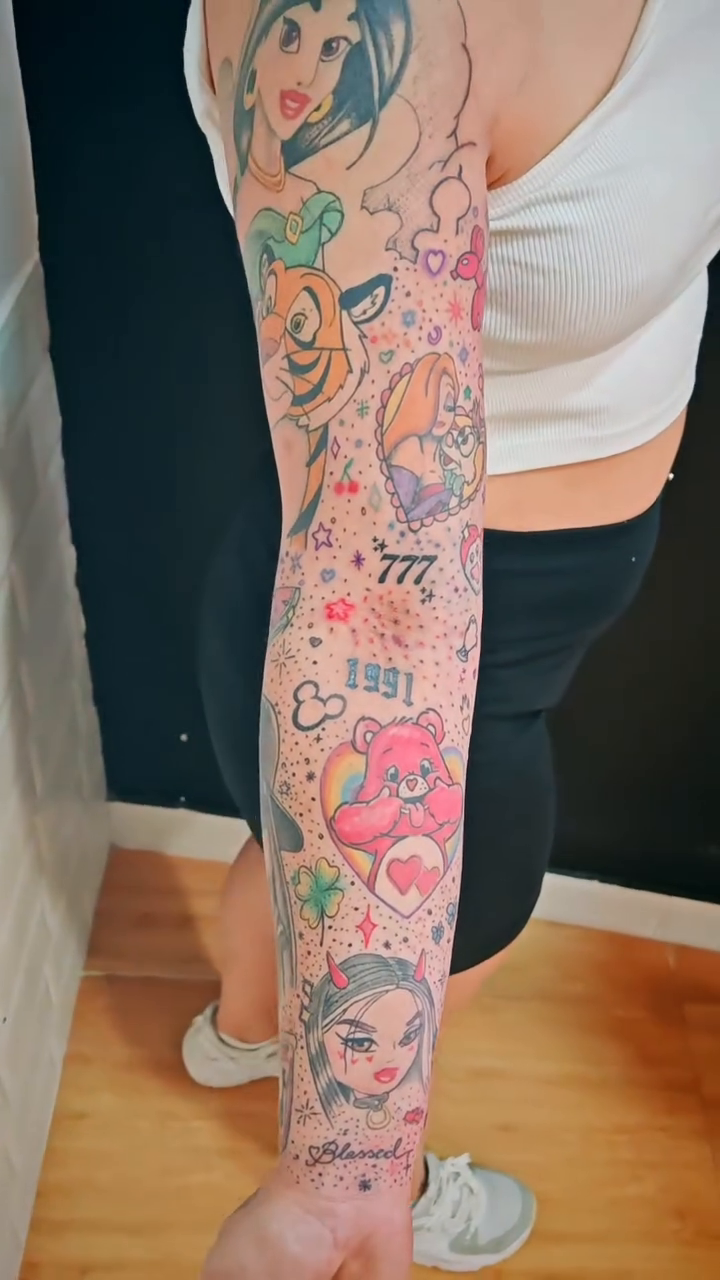 Ignorant tattoo on the upper arm by Juanma Martin