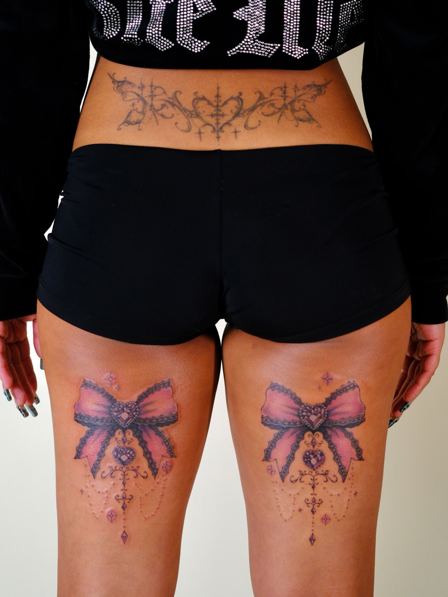 Bow and heart dotwork tattoo on the thigh by ââŪ. Ý ðķðð―ððð âðĶđËâ seattle tattoo artist, Seattle, Washington