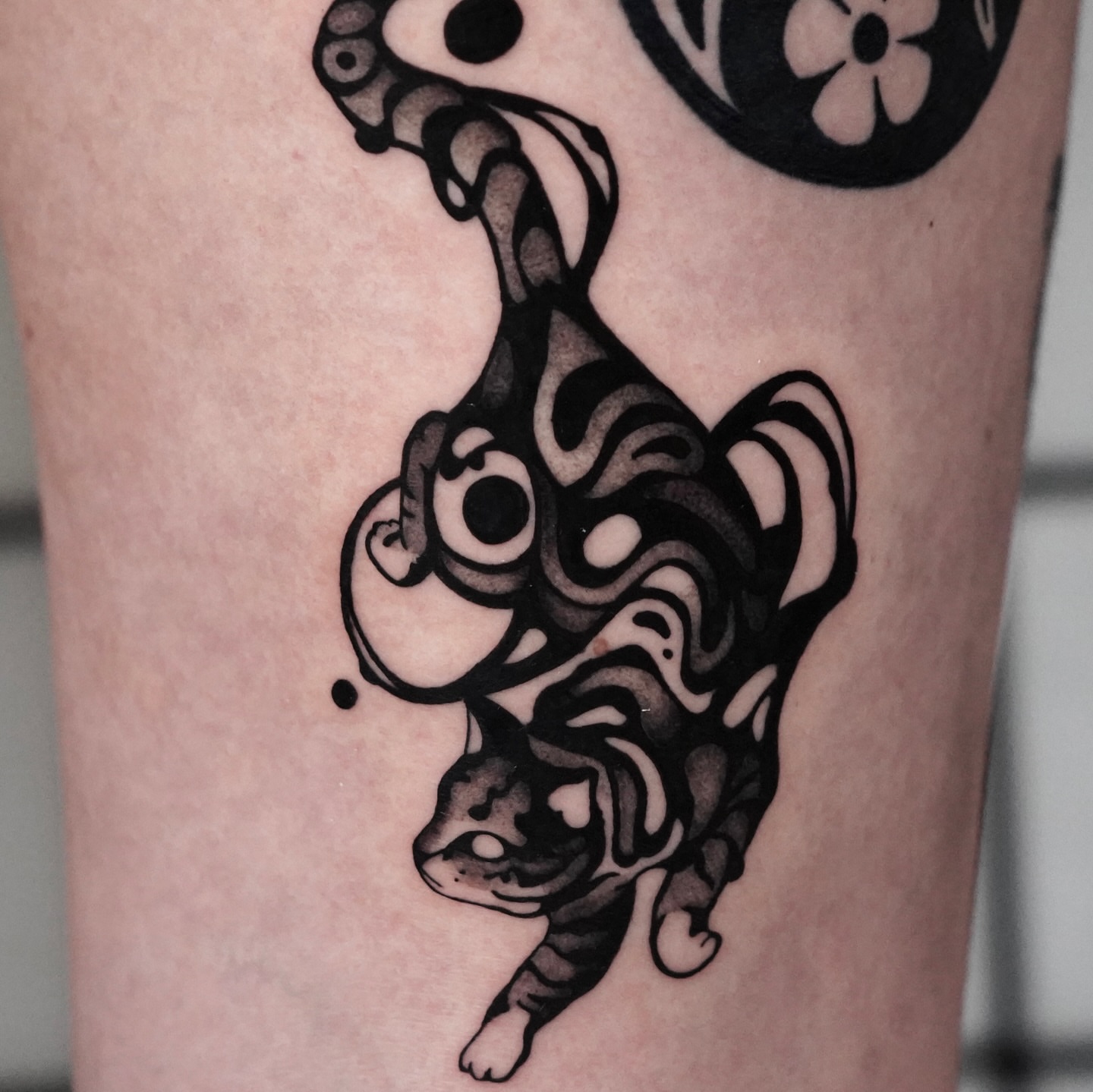 Cat black and grey tattoo on the leg by ▫️◽️◻️hunter Hayes◻️◽️▫️