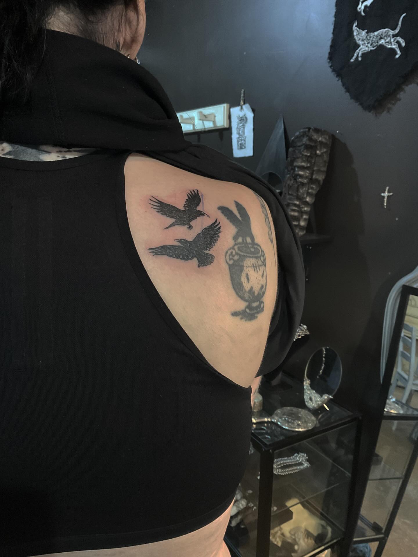 Birds and vase black and grey tattoo on the shoulder by ๐ญ๐๐๐๐