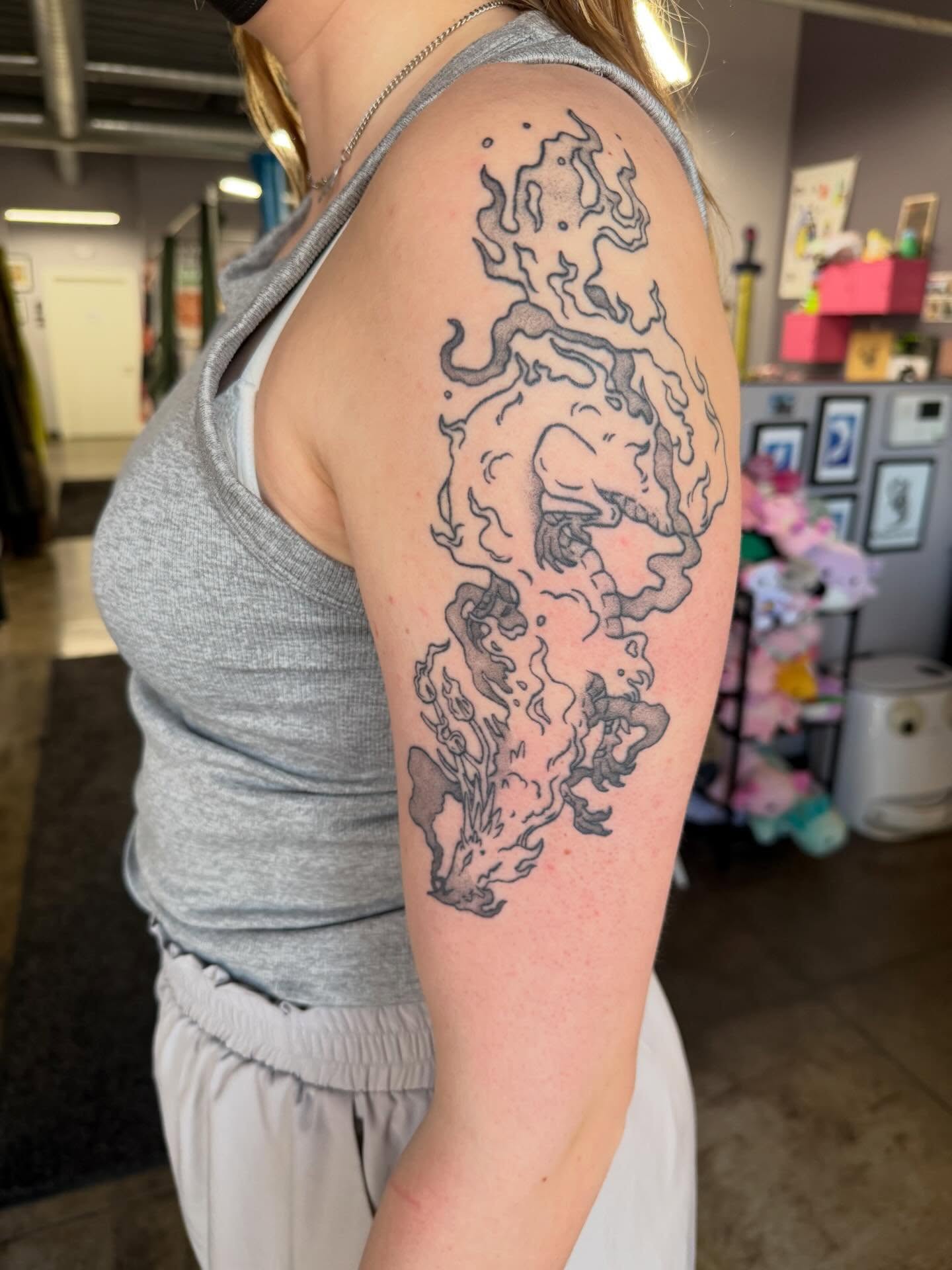 Tattoo by @jesloretattoo — black_and_grey