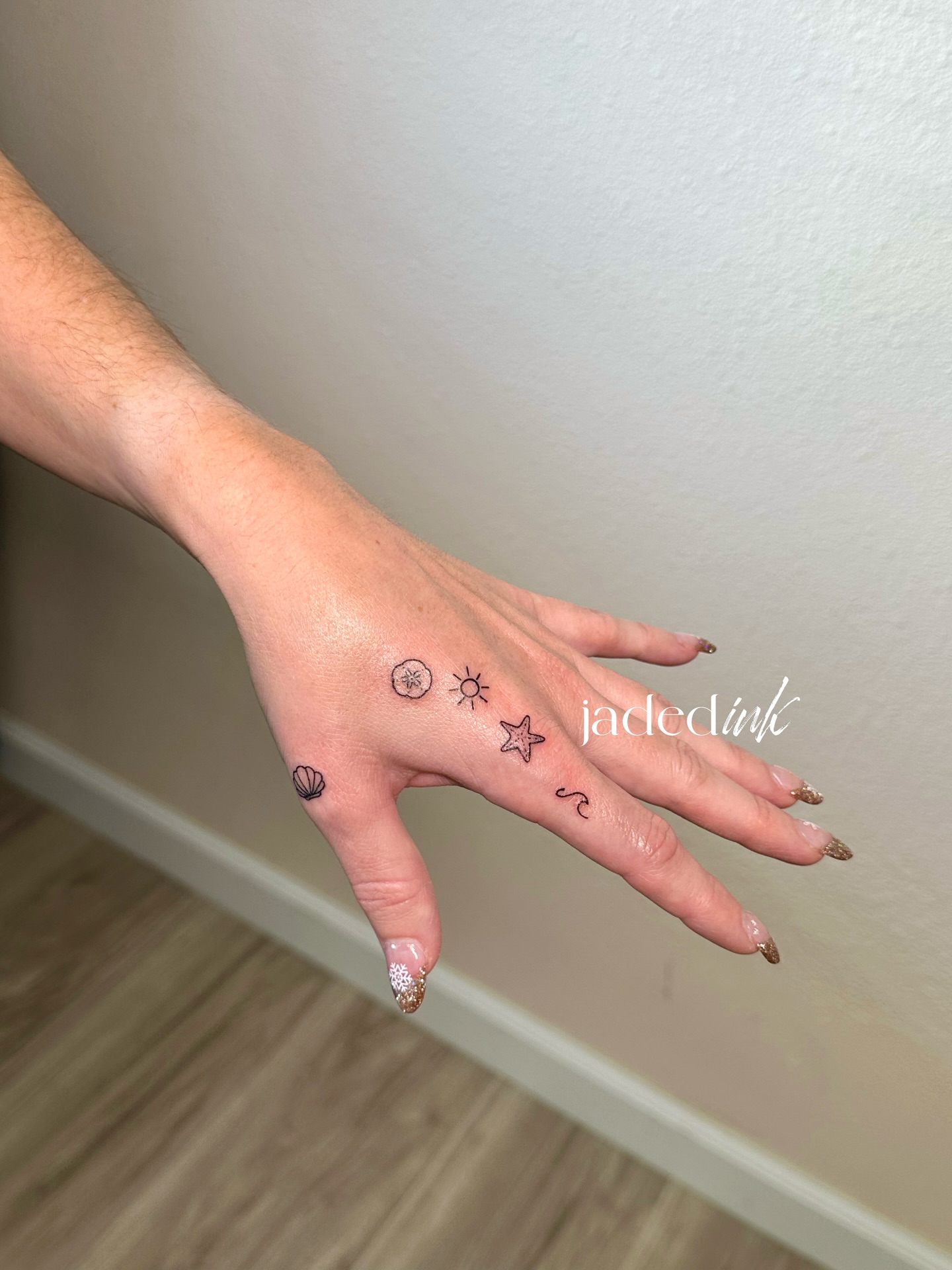 Small motifs dotwork tattoo on the hand by 𝑱𝒂𝒅𝒆𝒅 𝑰𝒏𝒌 𝑷𝒆𝒓𝒎𝒂𝒏𝒆𝒏𝒕 𝑴𝒂𝒌𝒆𝒖𝒑 & 𝑻𝒂𝒕𝒕𝒐𝒐
