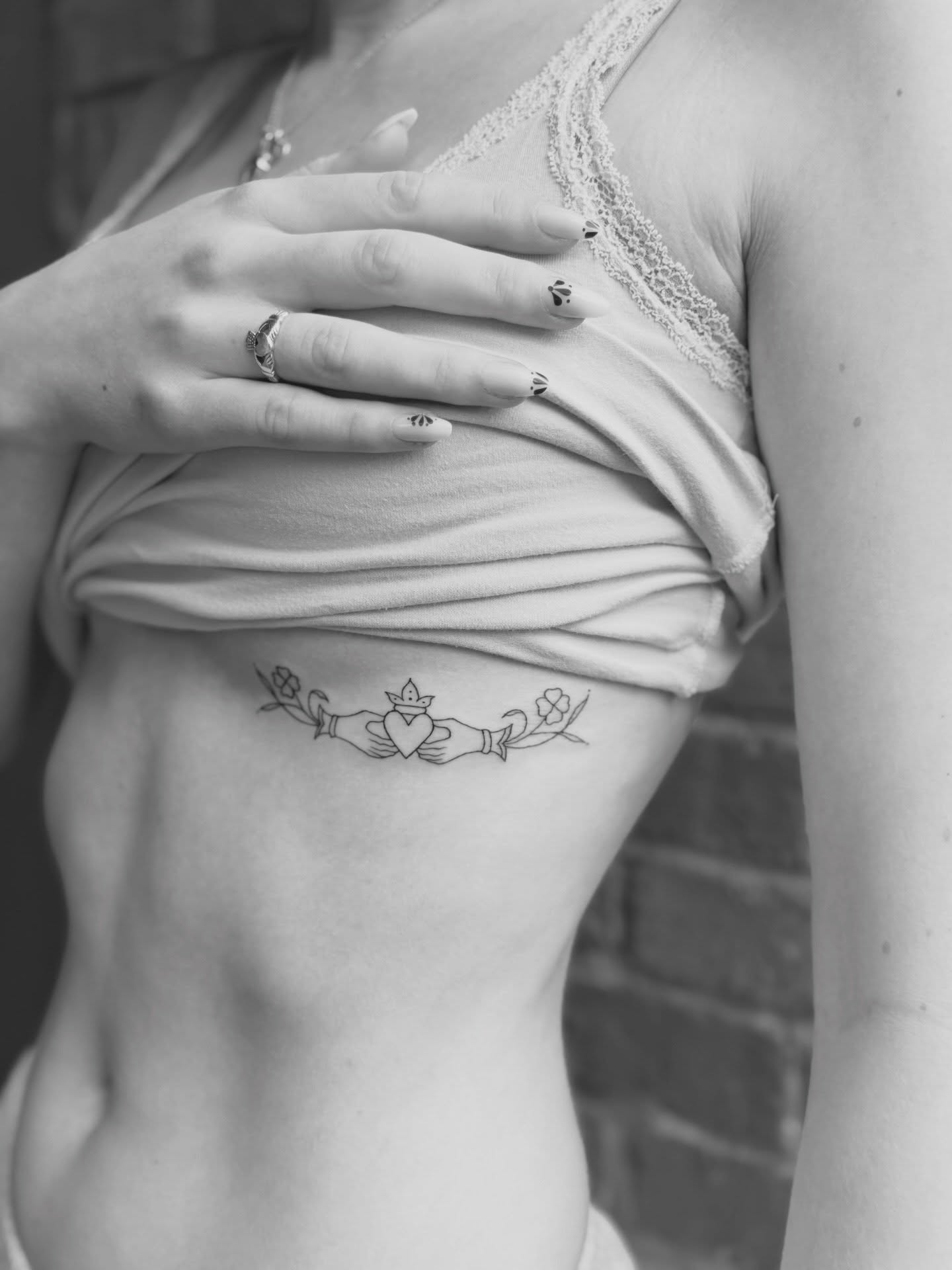 Claddagh black and grey tattoo on the ribs by Nicole Libretti ✶ Tattoo ✶ Hvny